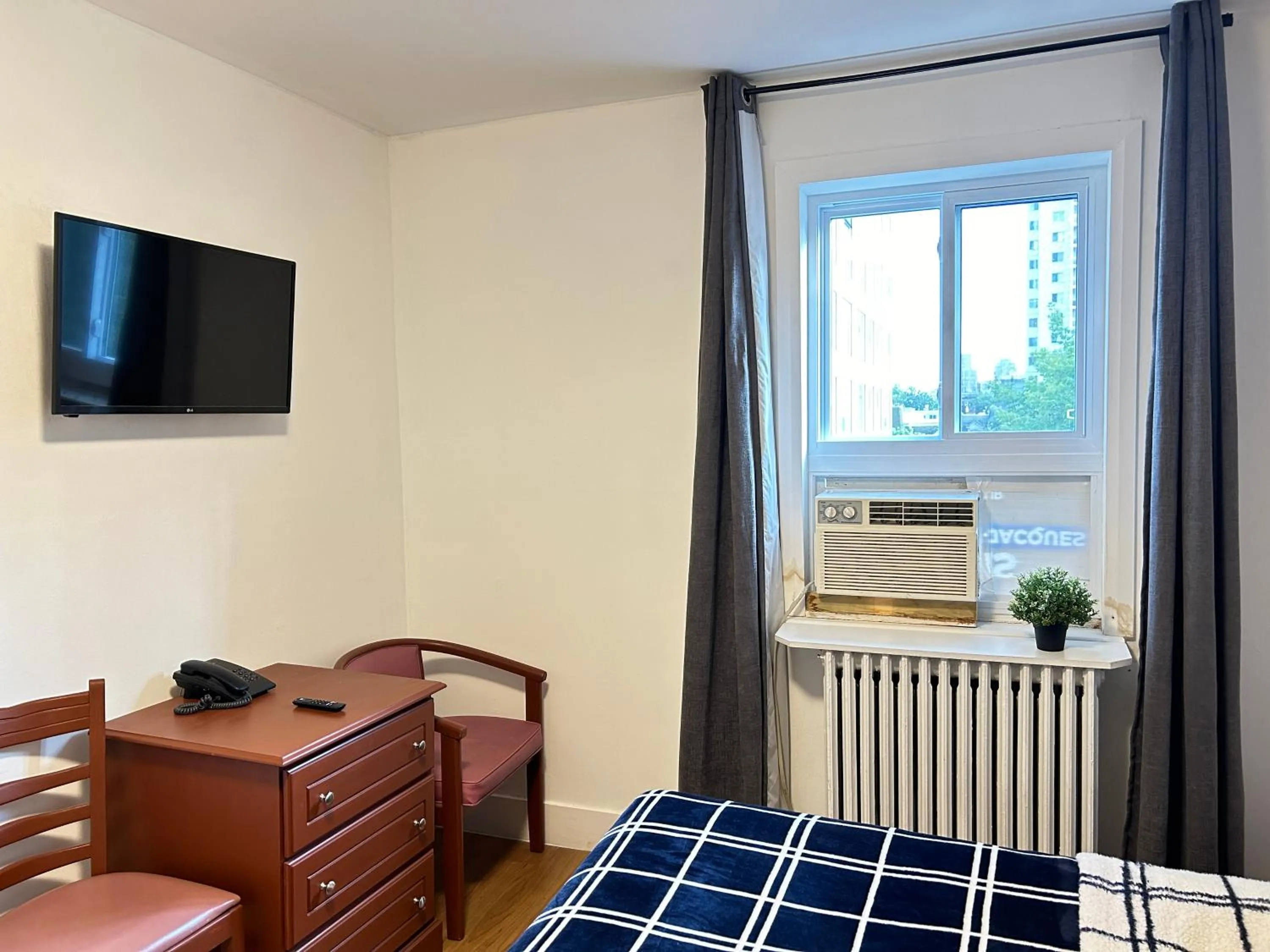 Bed in Hotel La Residence du Voyageur