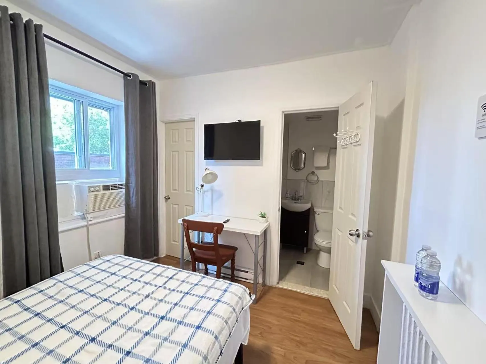 Bed in Hotel La Residence du Voyageur