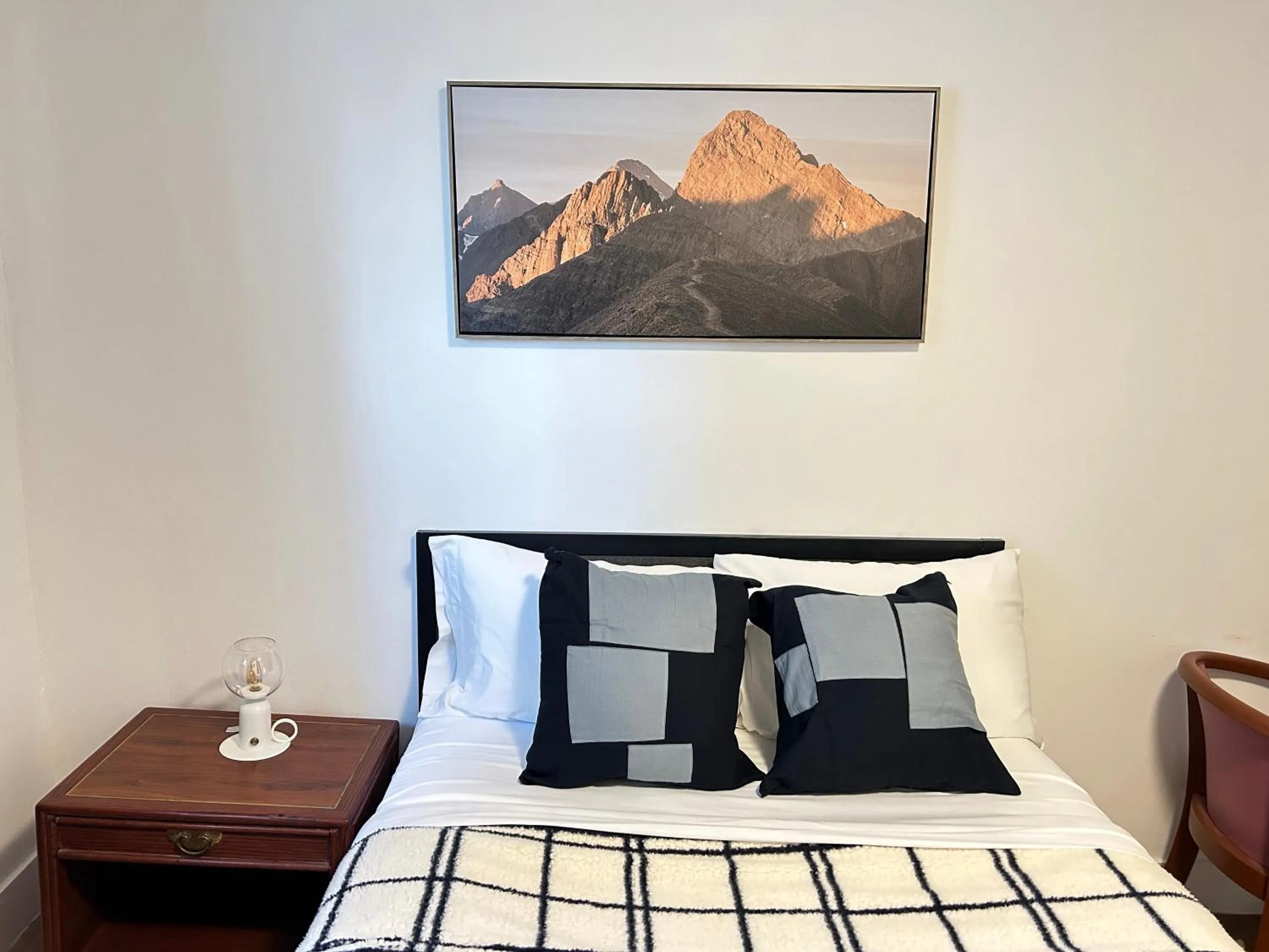 Bed in Hotel La Residence du Voyageur