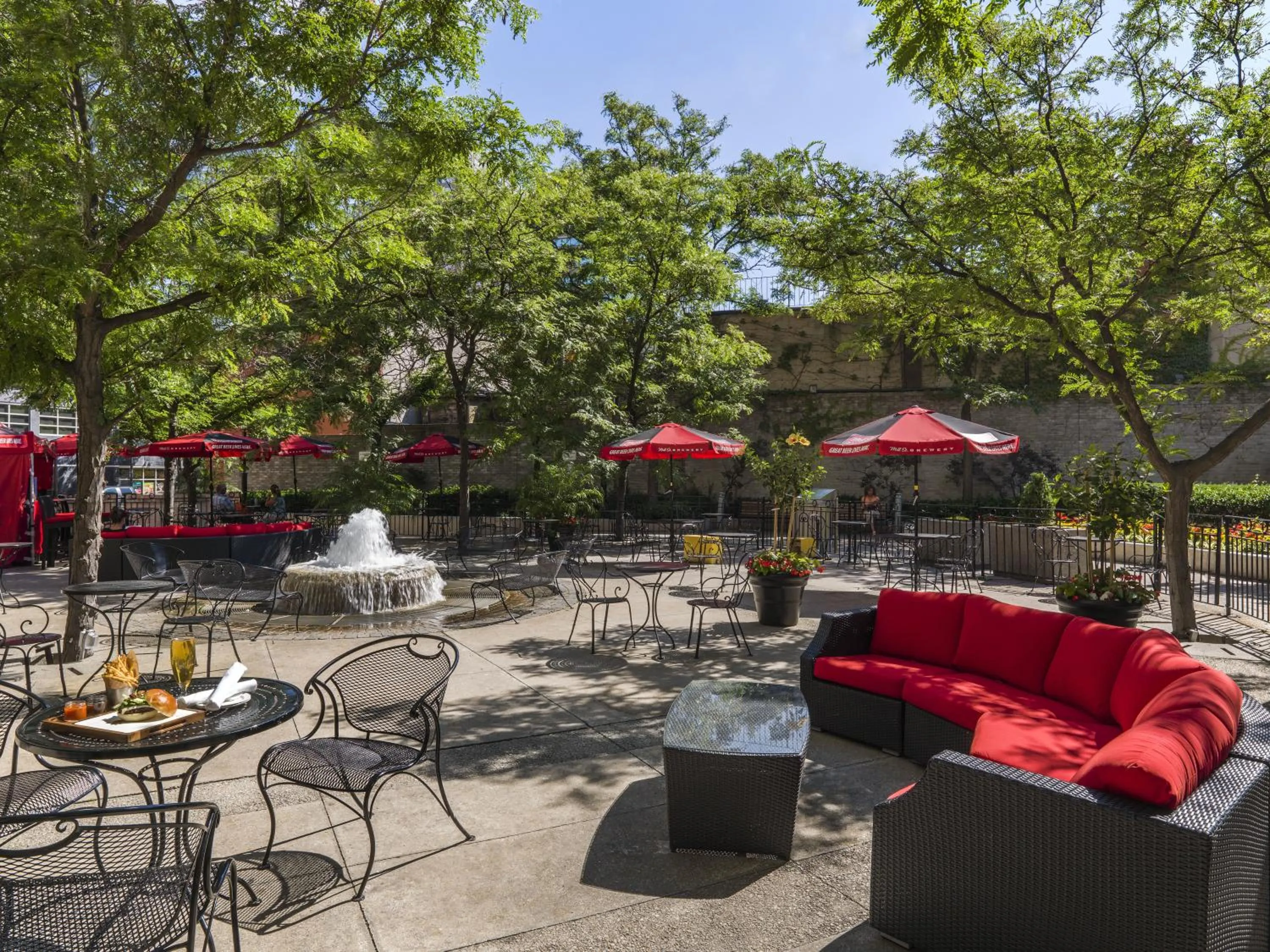 Meals in Chelsea Hotel Toronto