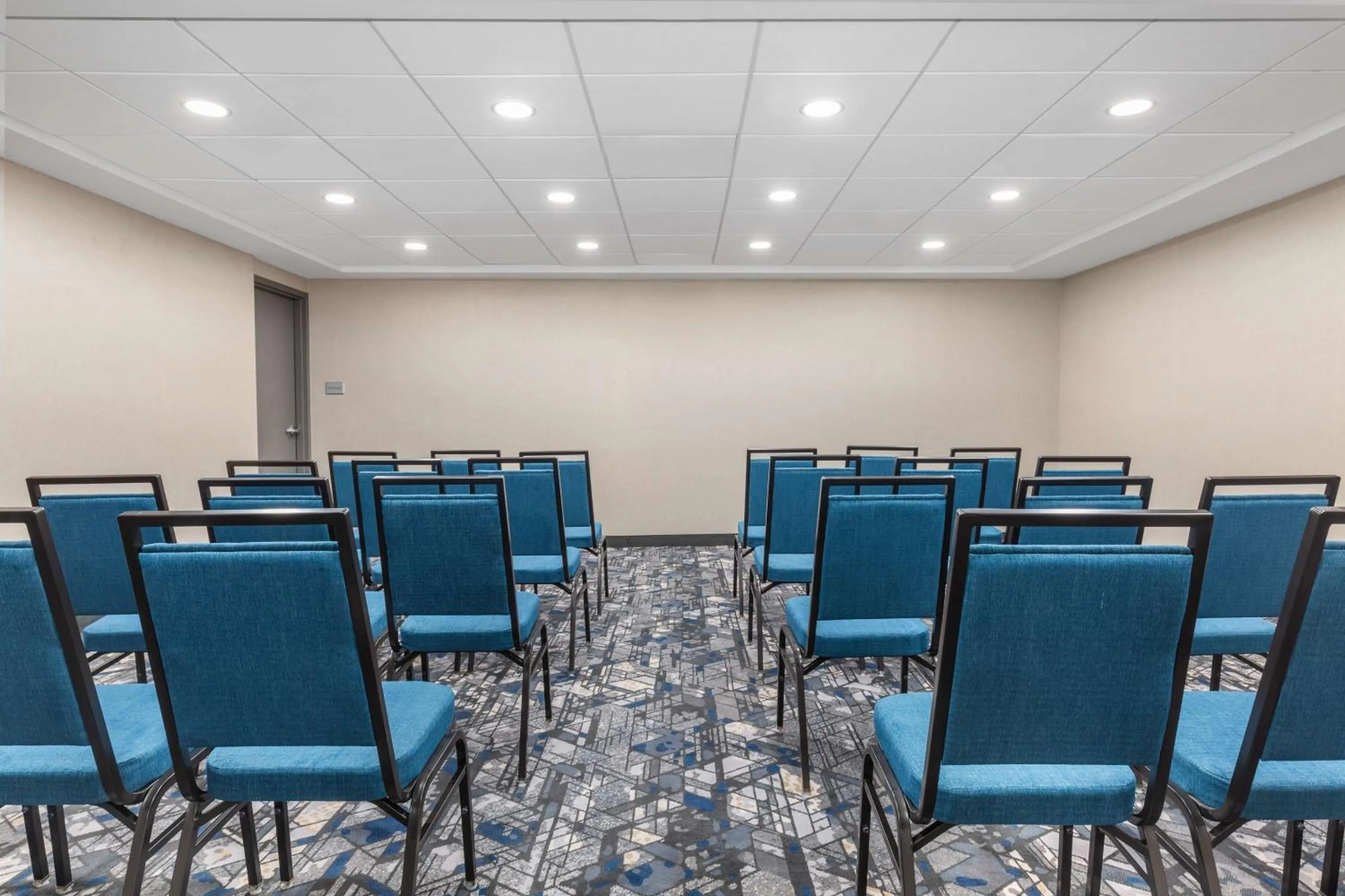Meeting/conference room in Hampton Inn & Suites by Hilton Toronto Downtown