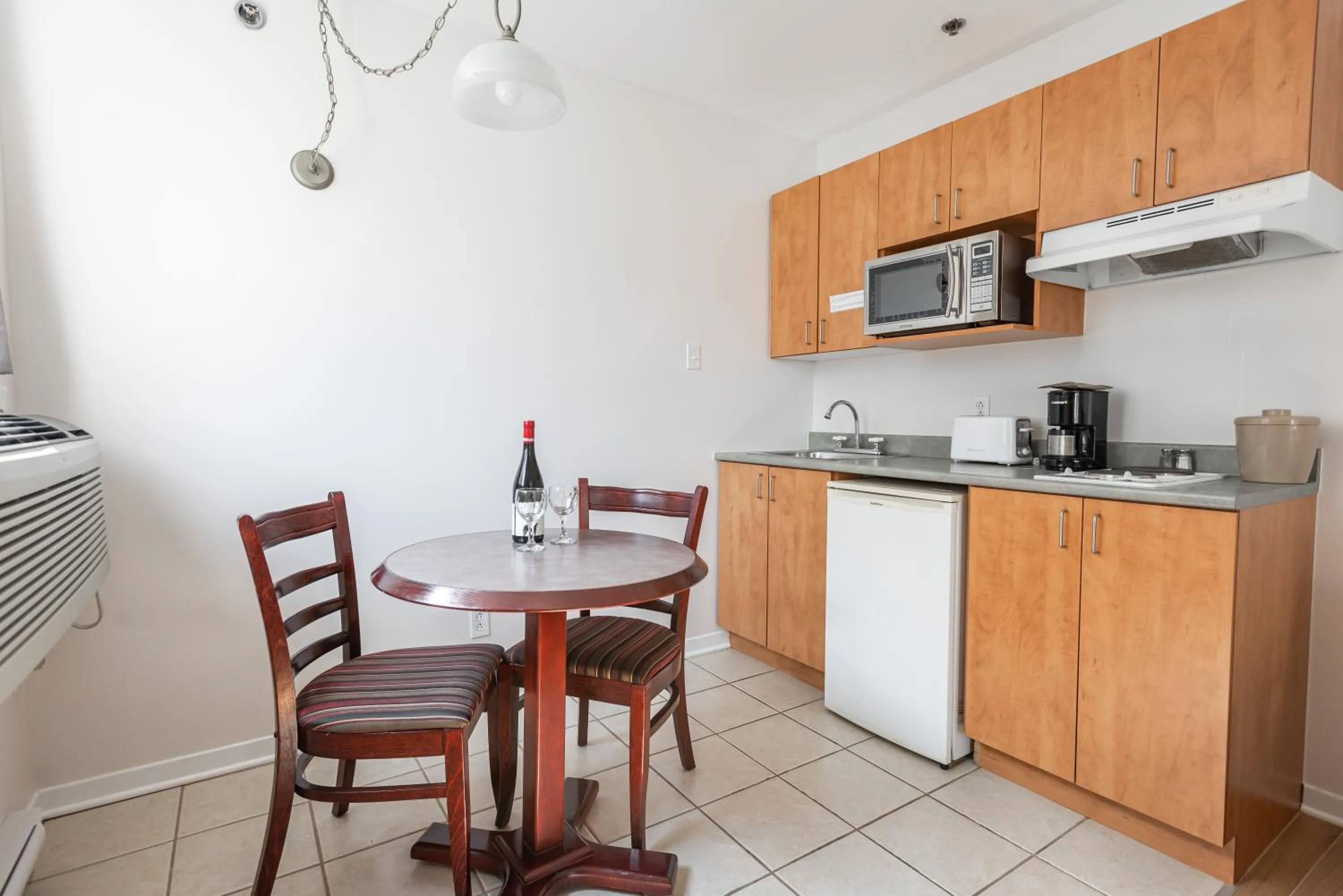 Kitchen or kitchenette in Hotel les Suites Labelle