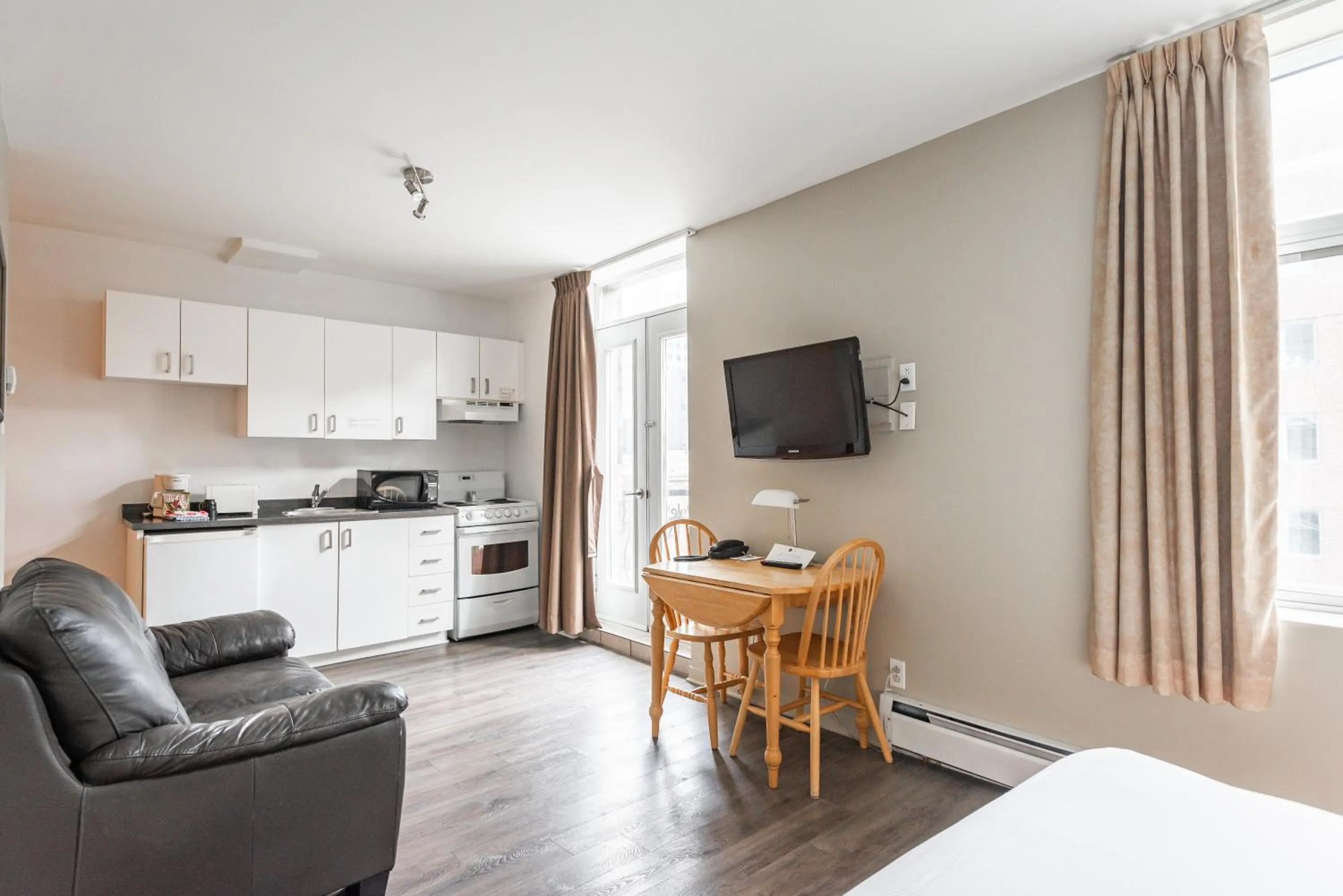 Kitchen or kitchenette in Hotel le Roberval