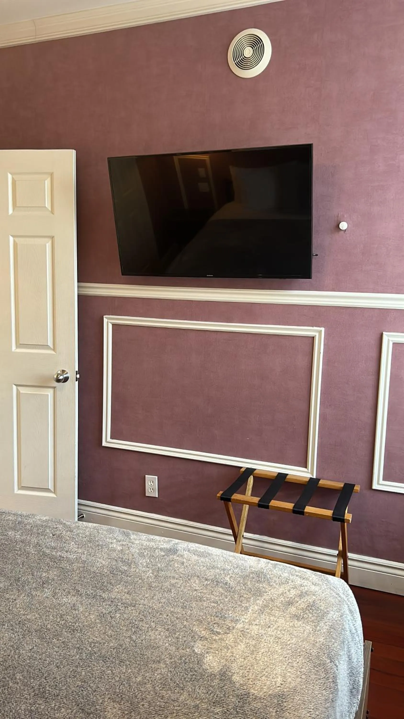 TV and multimedia in Parc Suites Hotel