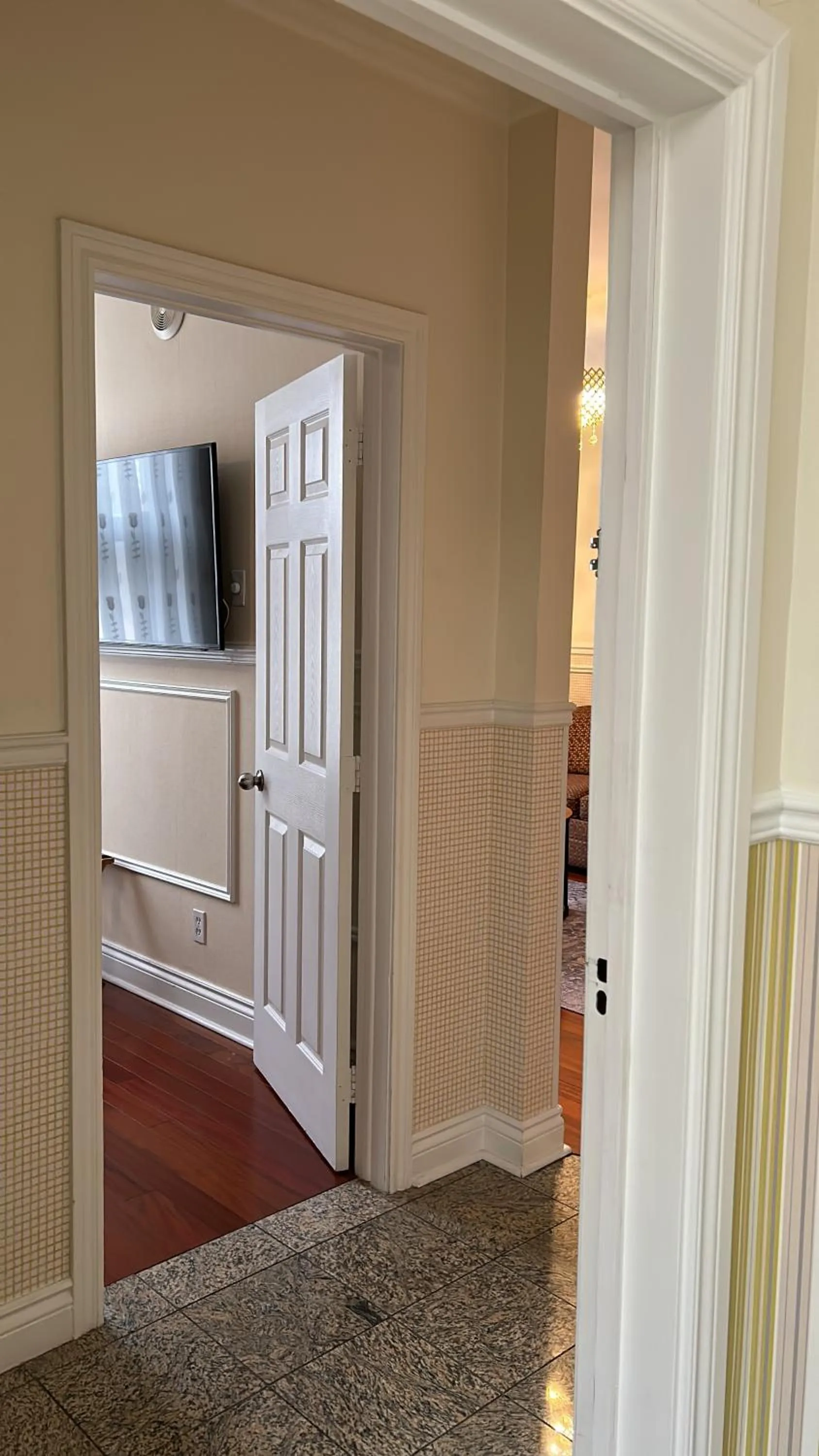 TV and multimedia in Parc Suites Hotel