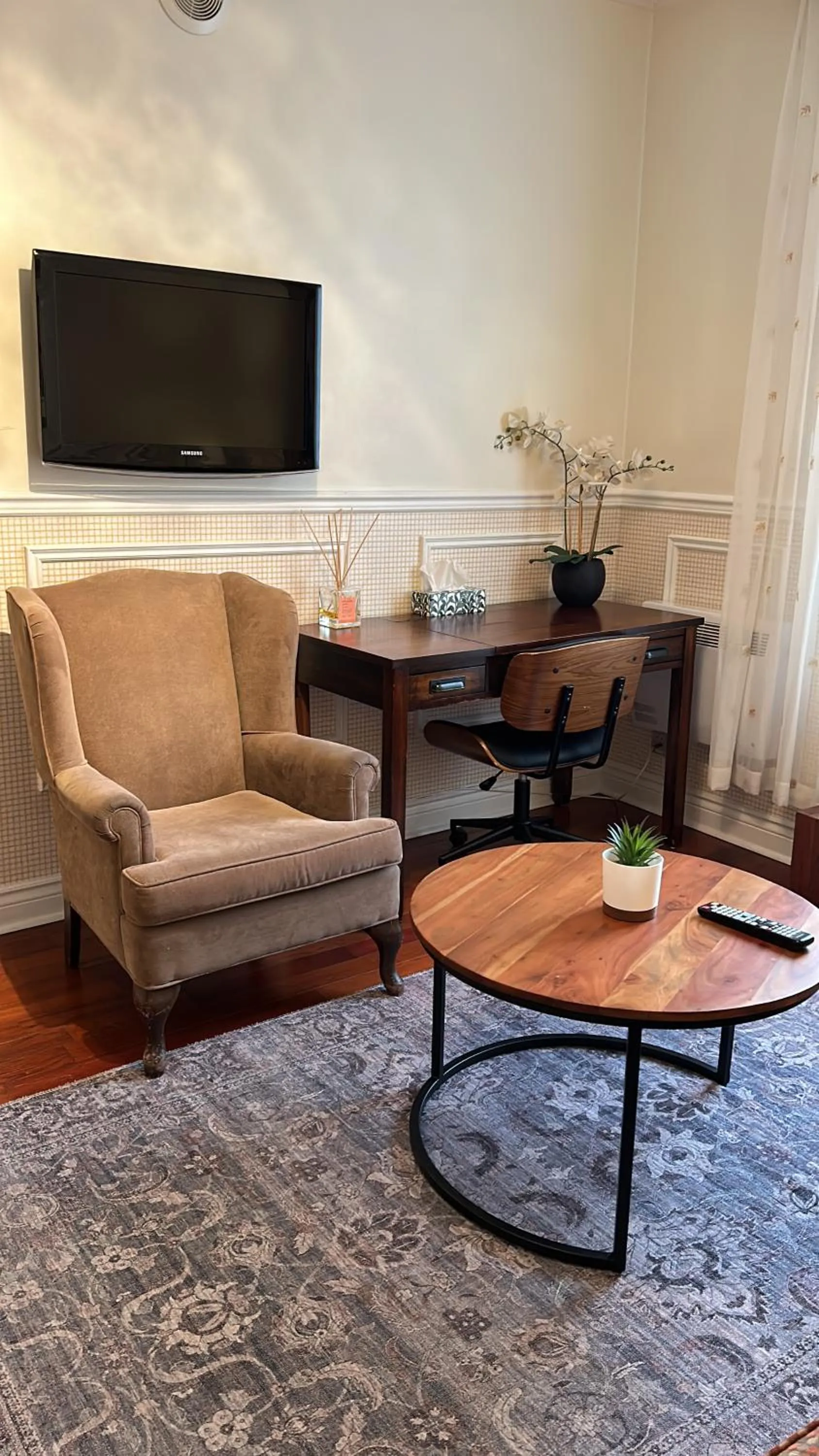 TV and multimedia in Parc Suites Hotel