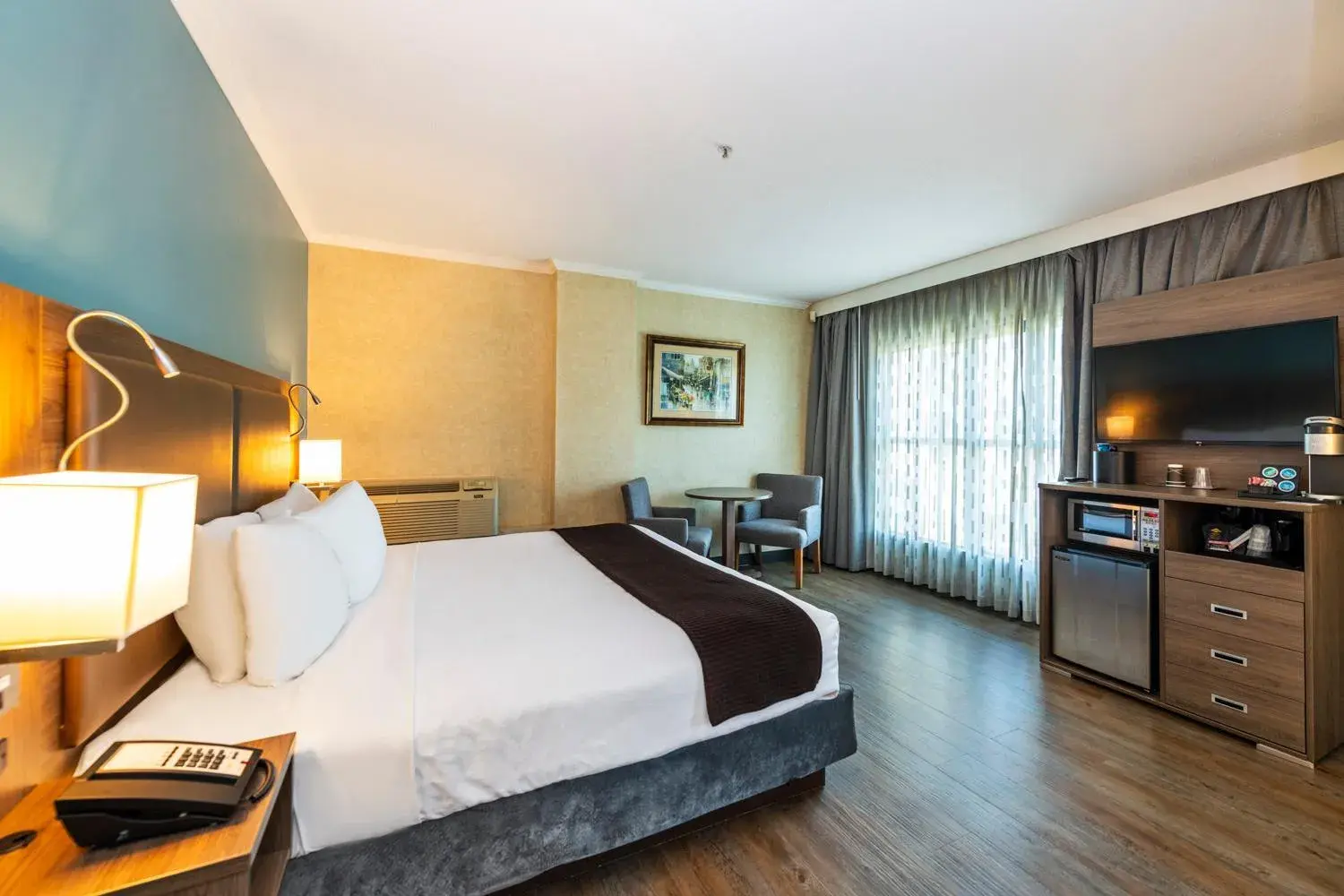 King Room with Whirlpool - Non-smoking in Grand Park Hotel & Suites Downtown Vancouver, an Ascend Collection Hotel King Room with Whirlpool - Non-smoking in Grand Park Hotel & Suites Downtown Vancouver, an Ascend Collection Hotel