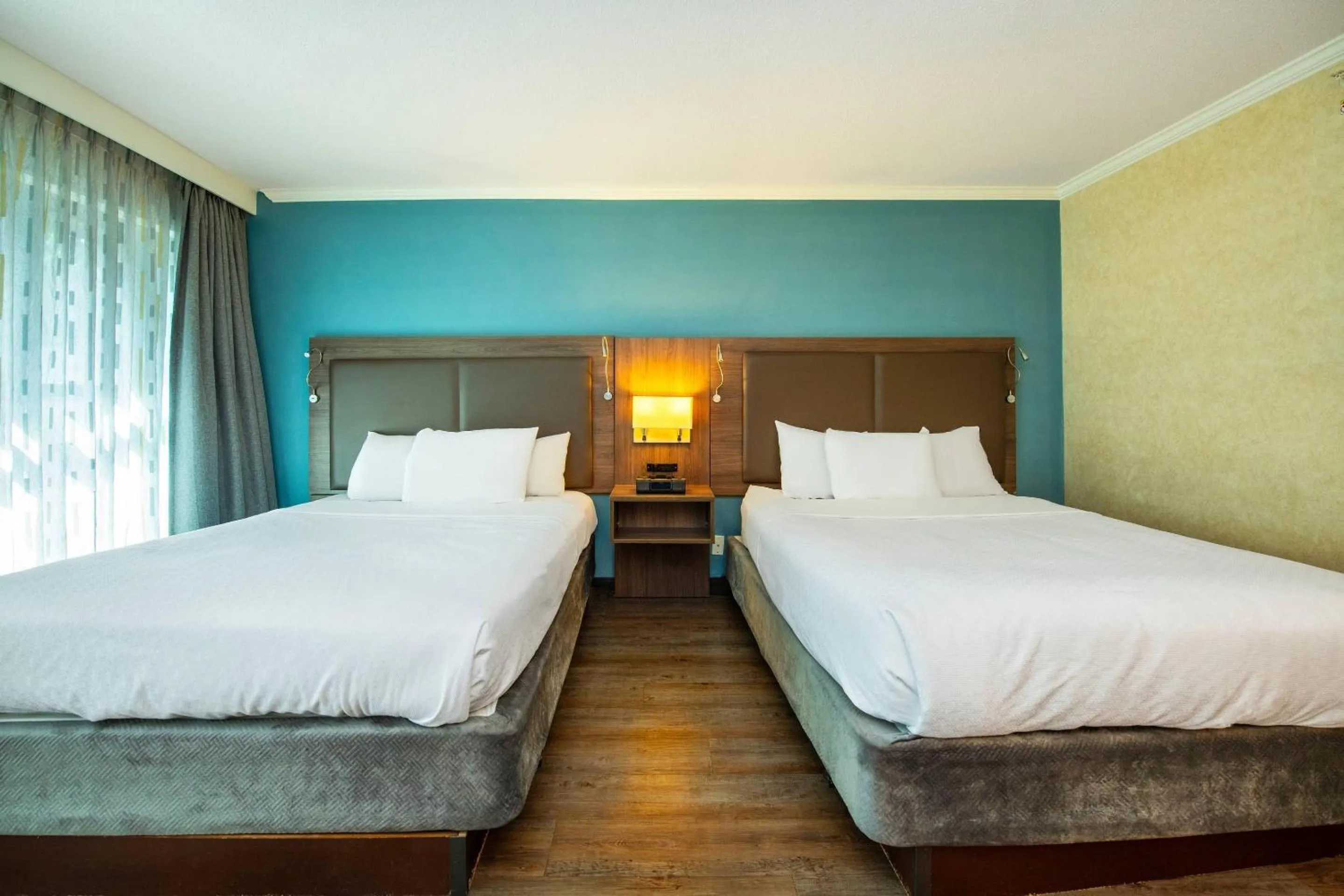 Bedroom, Bed in Grand Park Hotel & Suites Downtown Vancouver, an Ascend Collection Hotel