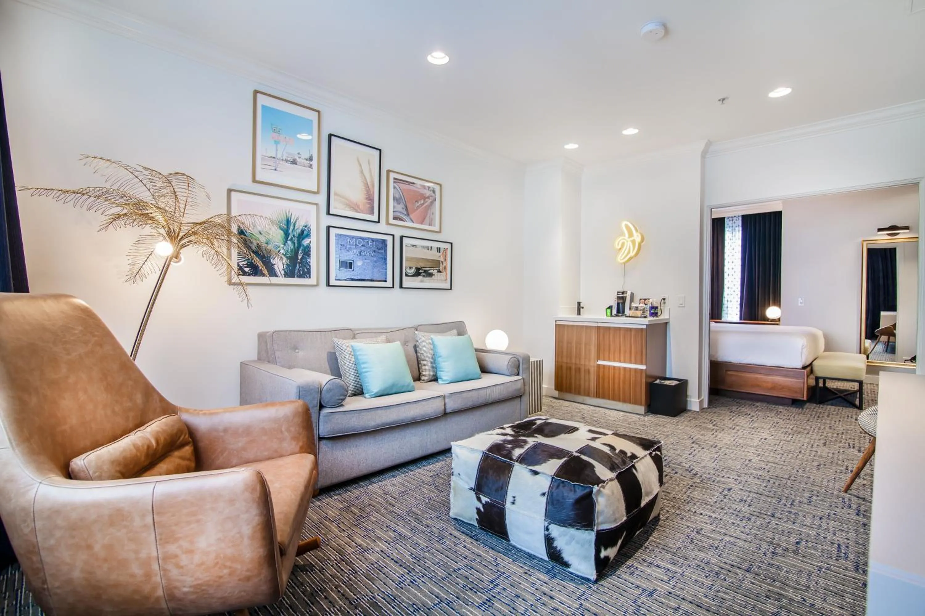 Living room in Hotel Belmont Vancouver - MGallery Collection