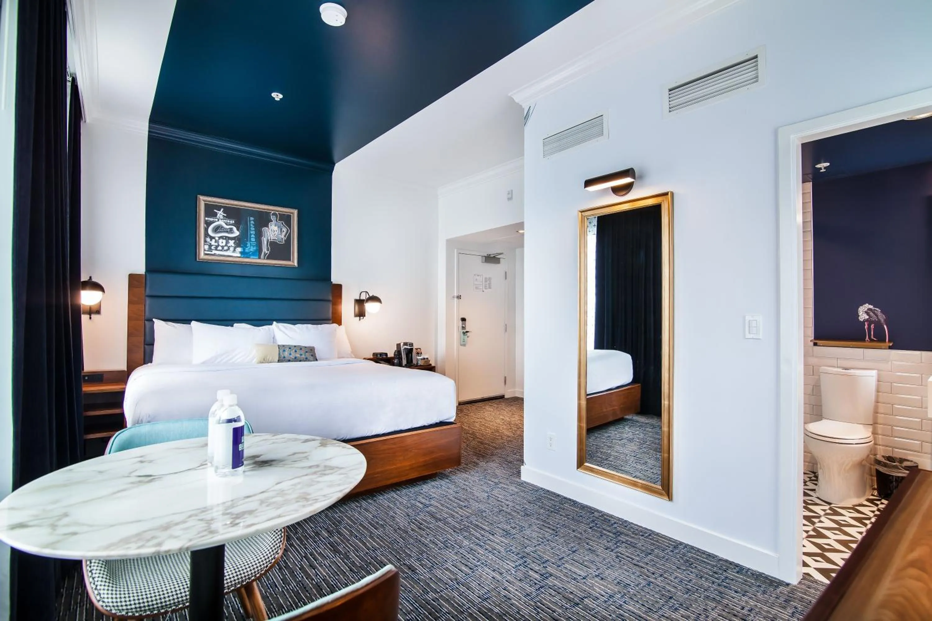 Bed in Hotel Belmont Vancouver - MGallery Collection