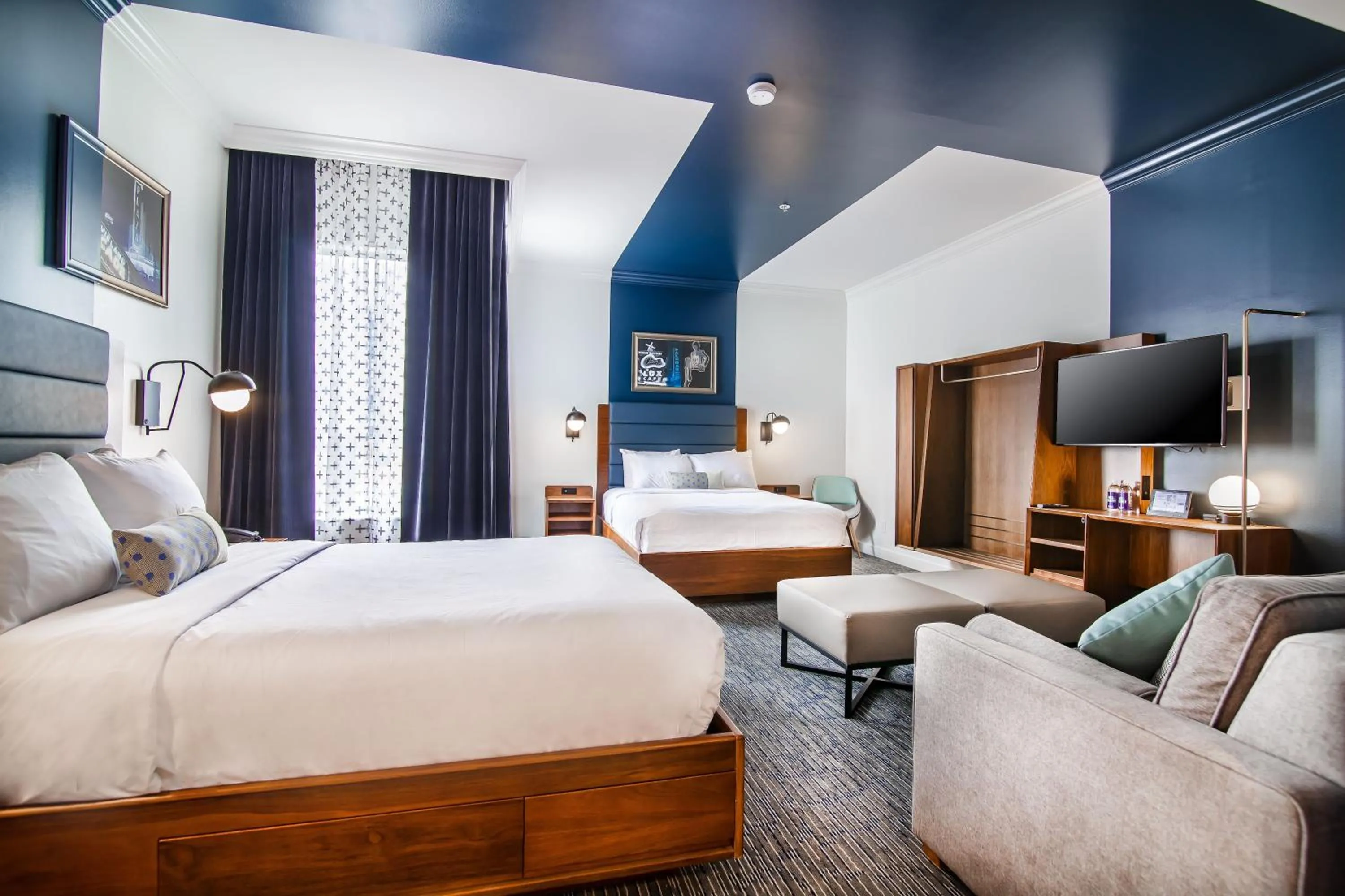 Bed in Hotel Belmont Vancouver - MGallery Collection