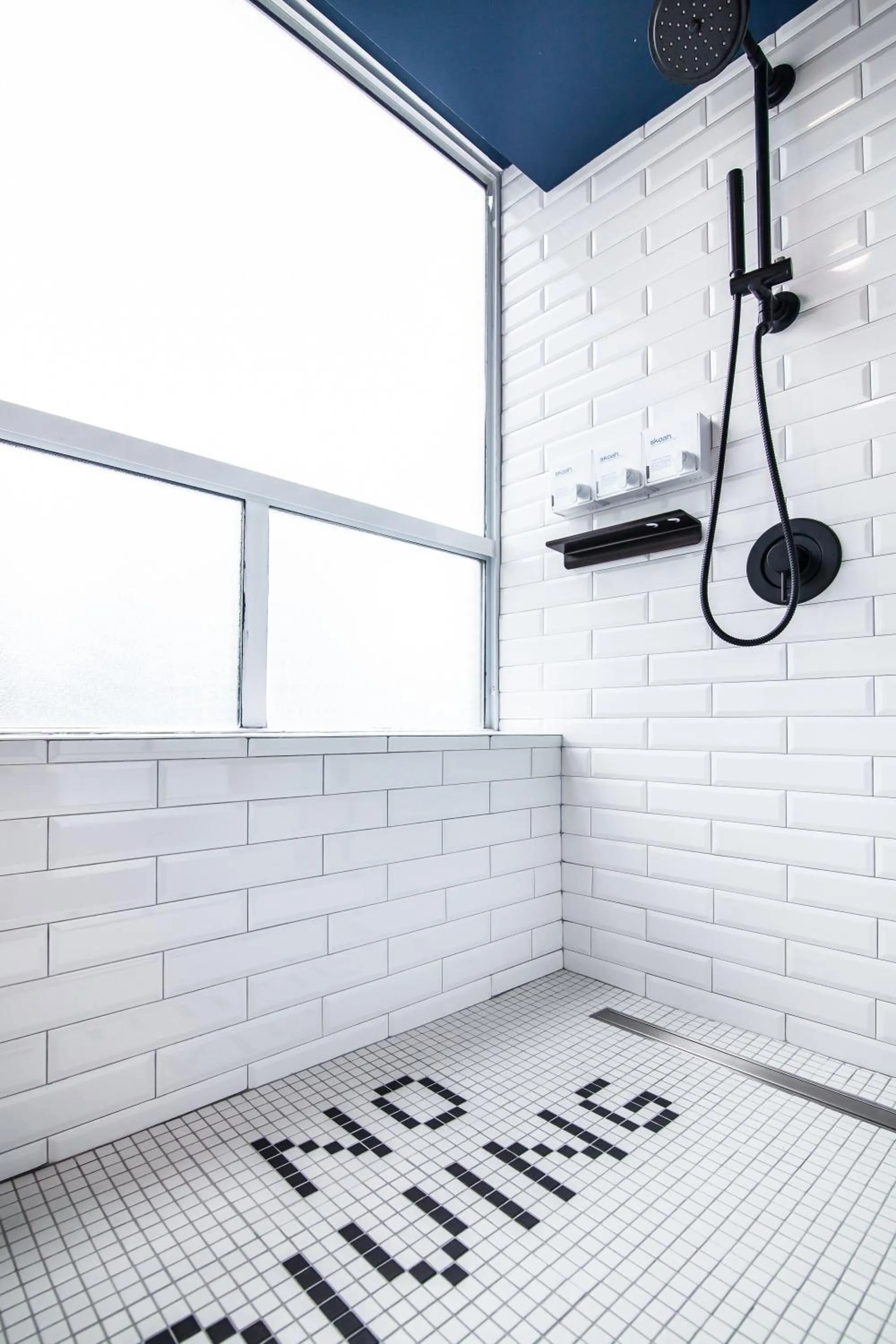 Shower in Hotel Belmont Vancouver - MGallery Collection