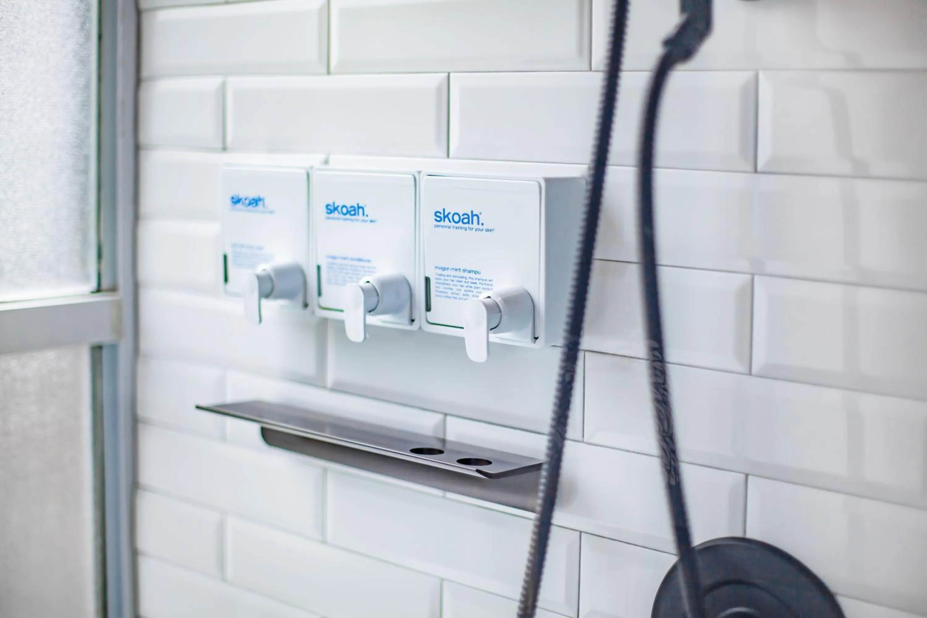 Shower in Hotel Belmont Vancouver - MGallery Collection