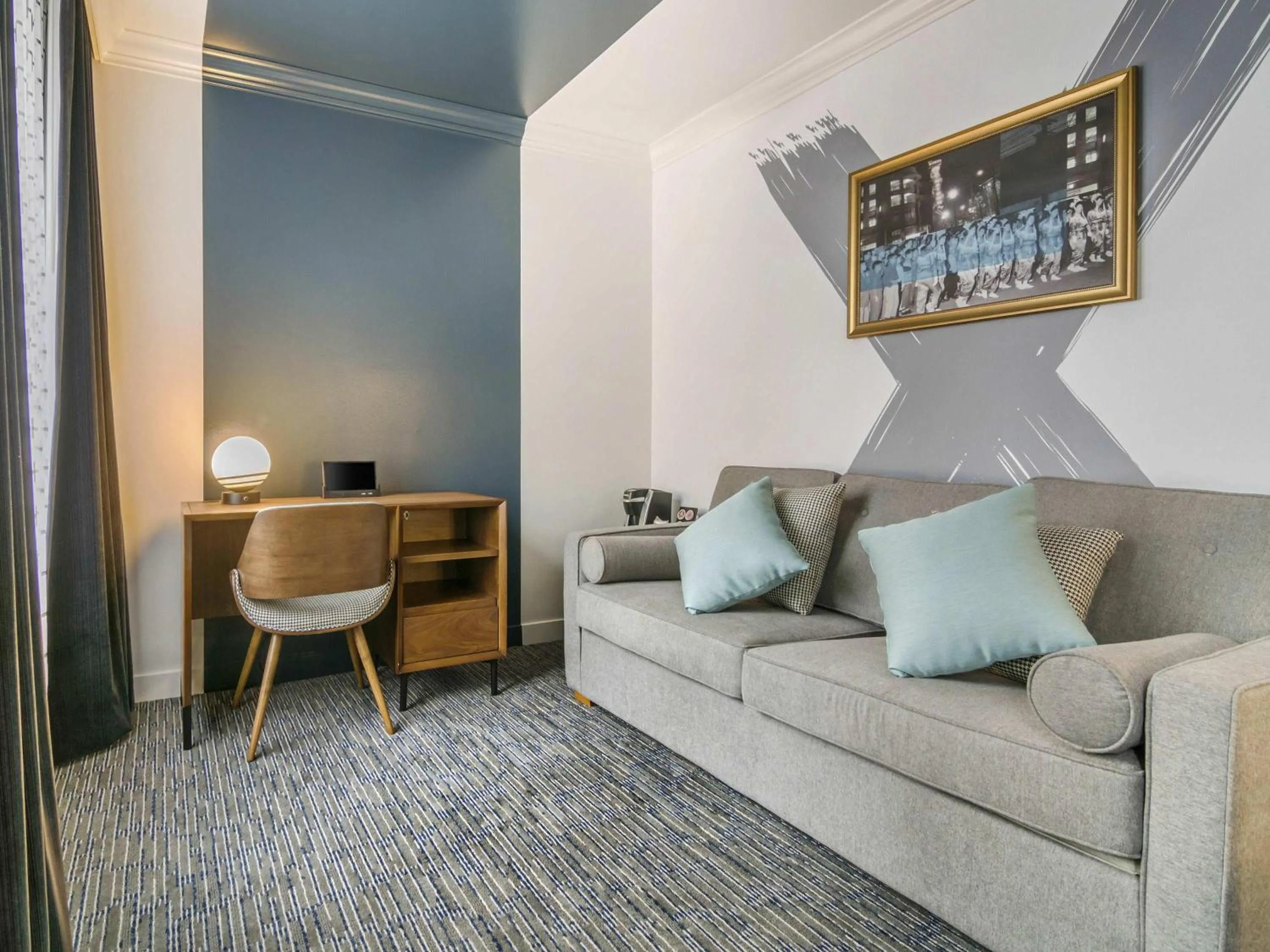 Bedroom in Hotel Belmont Vancouver - MGallery Collection