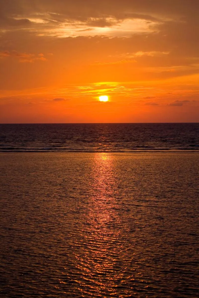 Sunrise in Pelican Beach Resort South Water Caye