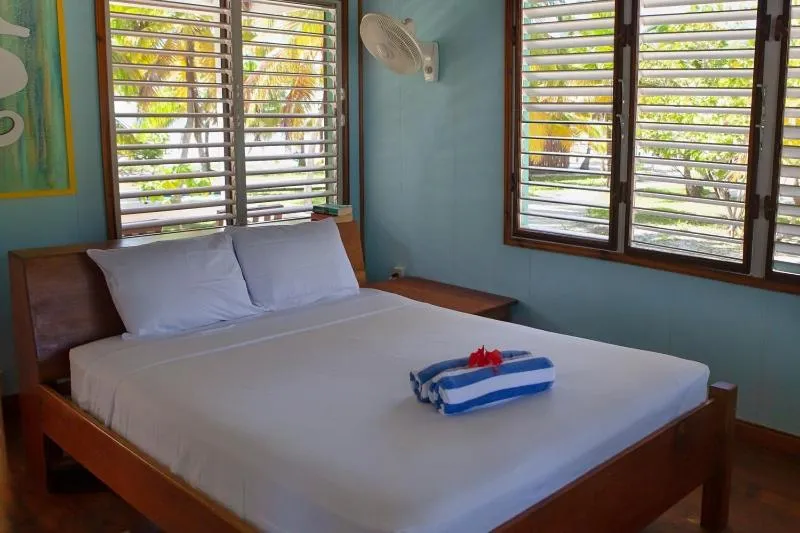 Bedroom, Bed in Pelican Beach Resort South Water Caye