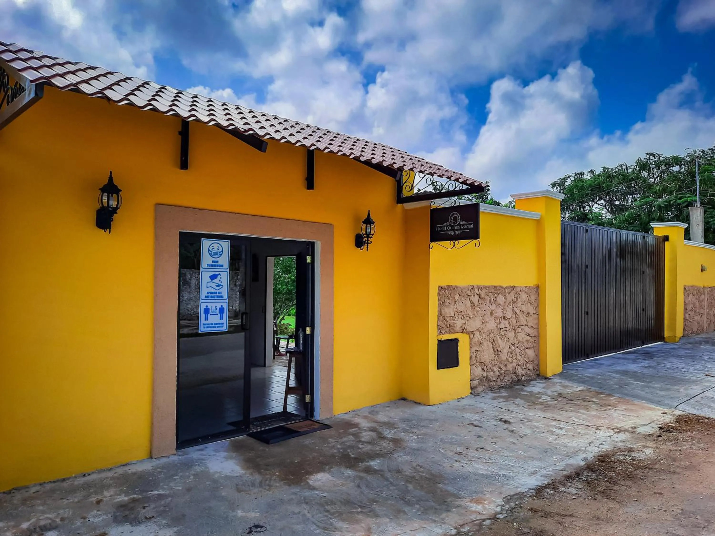 Inner courtyard view in Hotel Quinta Izamal