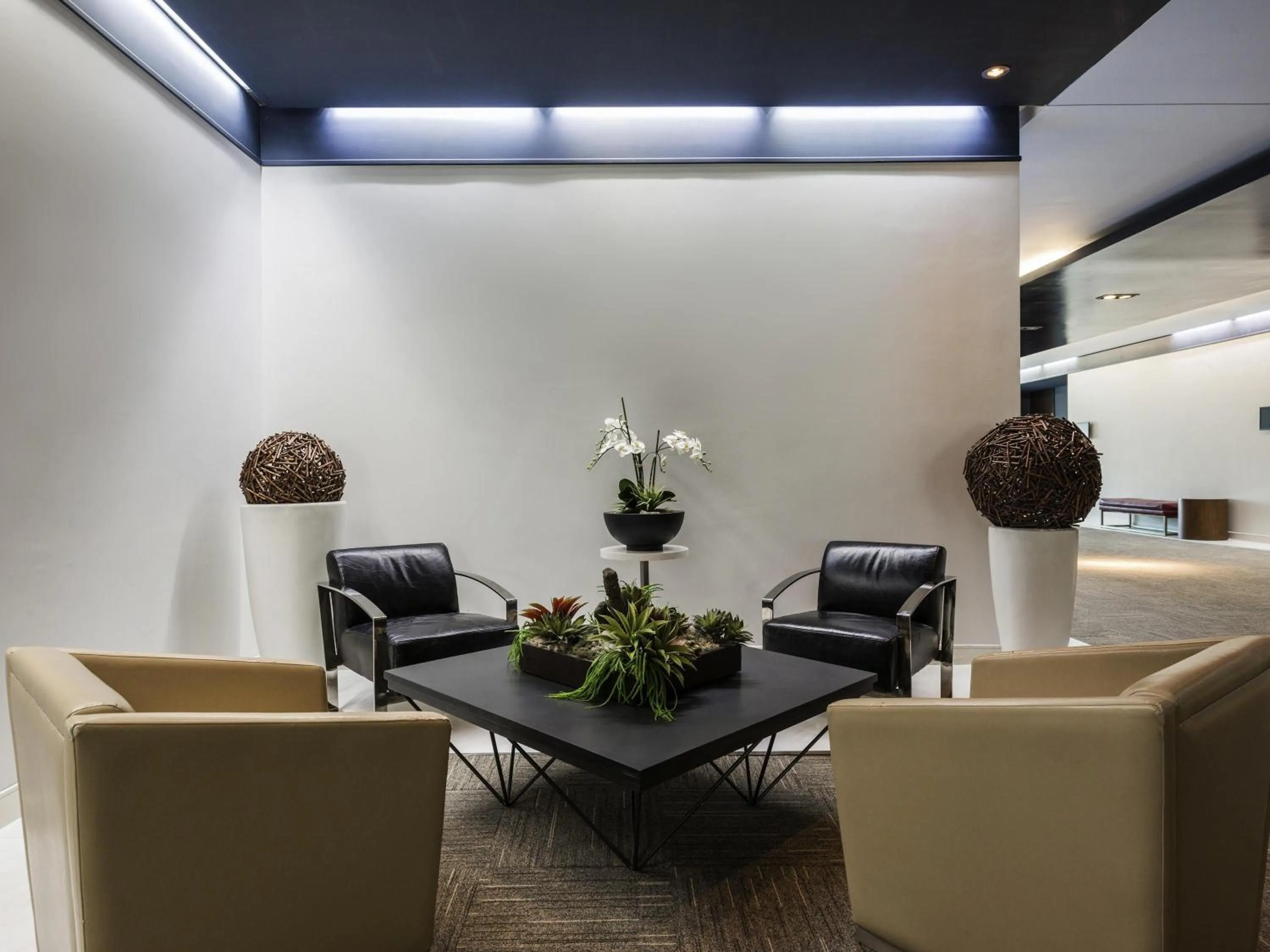 Meeting/conference room in Novotel Montréal Aéroport