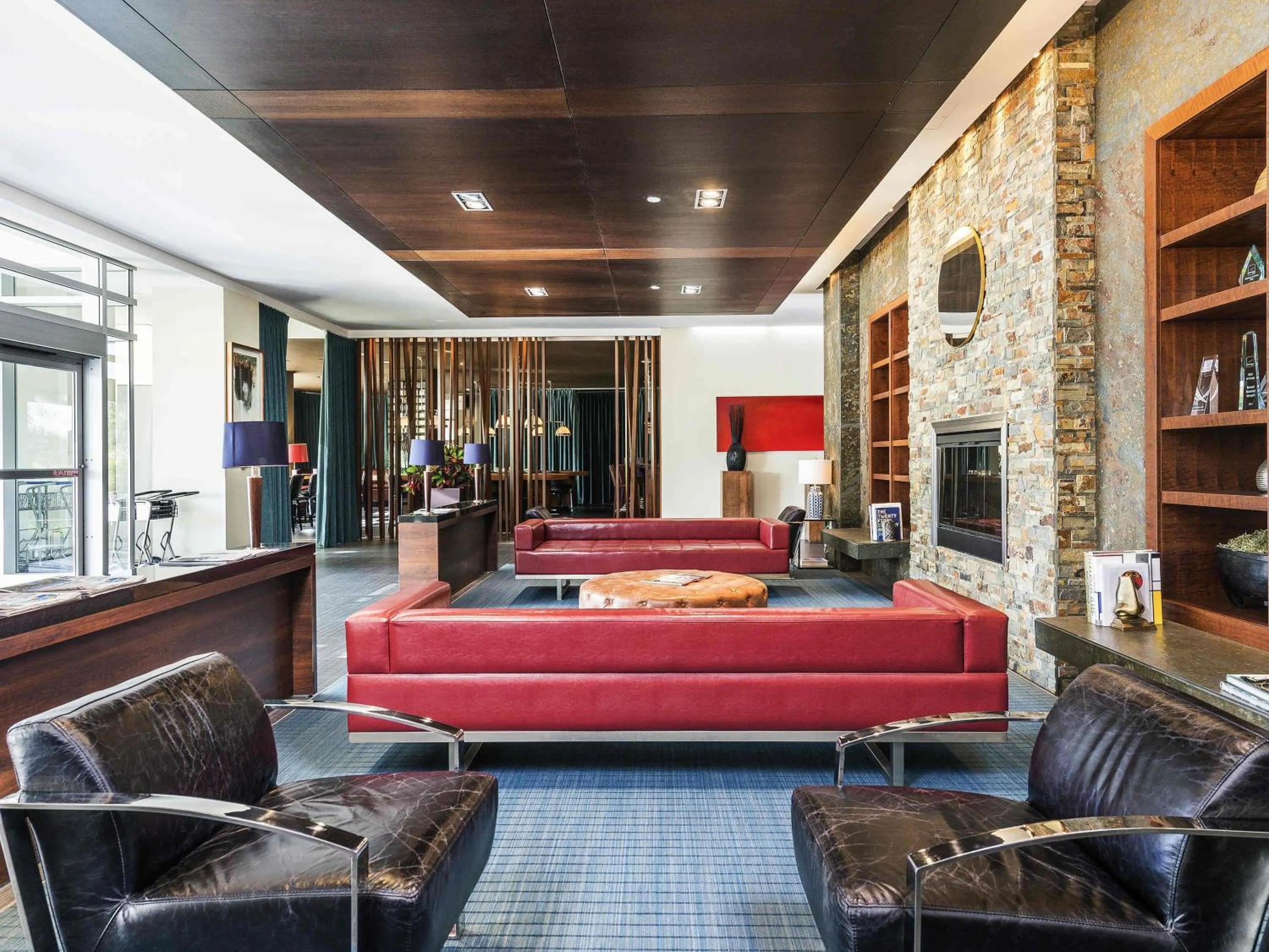 Property building in Novotel Montréal Aéroport