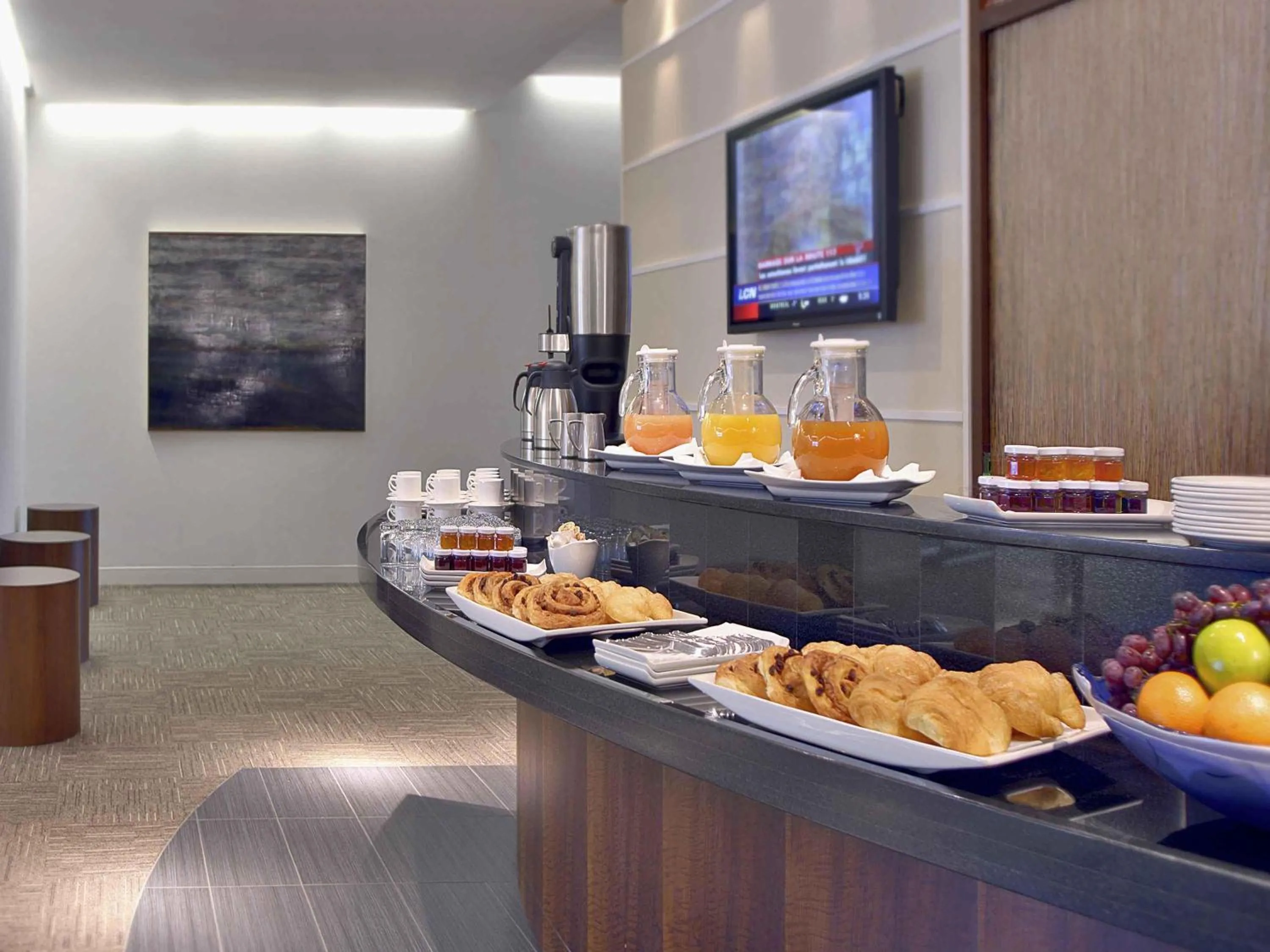 Meeting/conference room in Novotel Montréal Aéroport