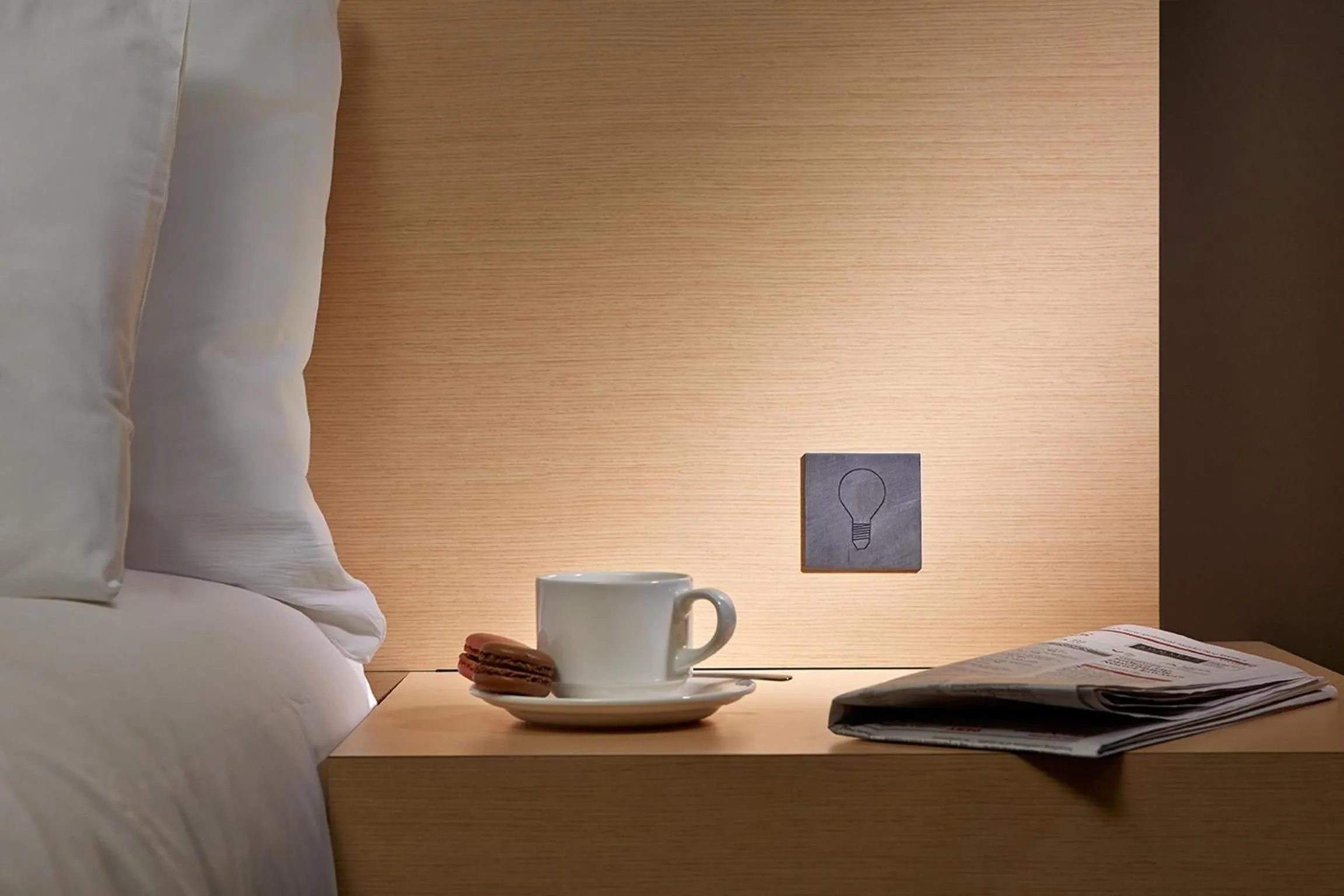 Decorative detail, Bed in Novotel Montréal Aéroport