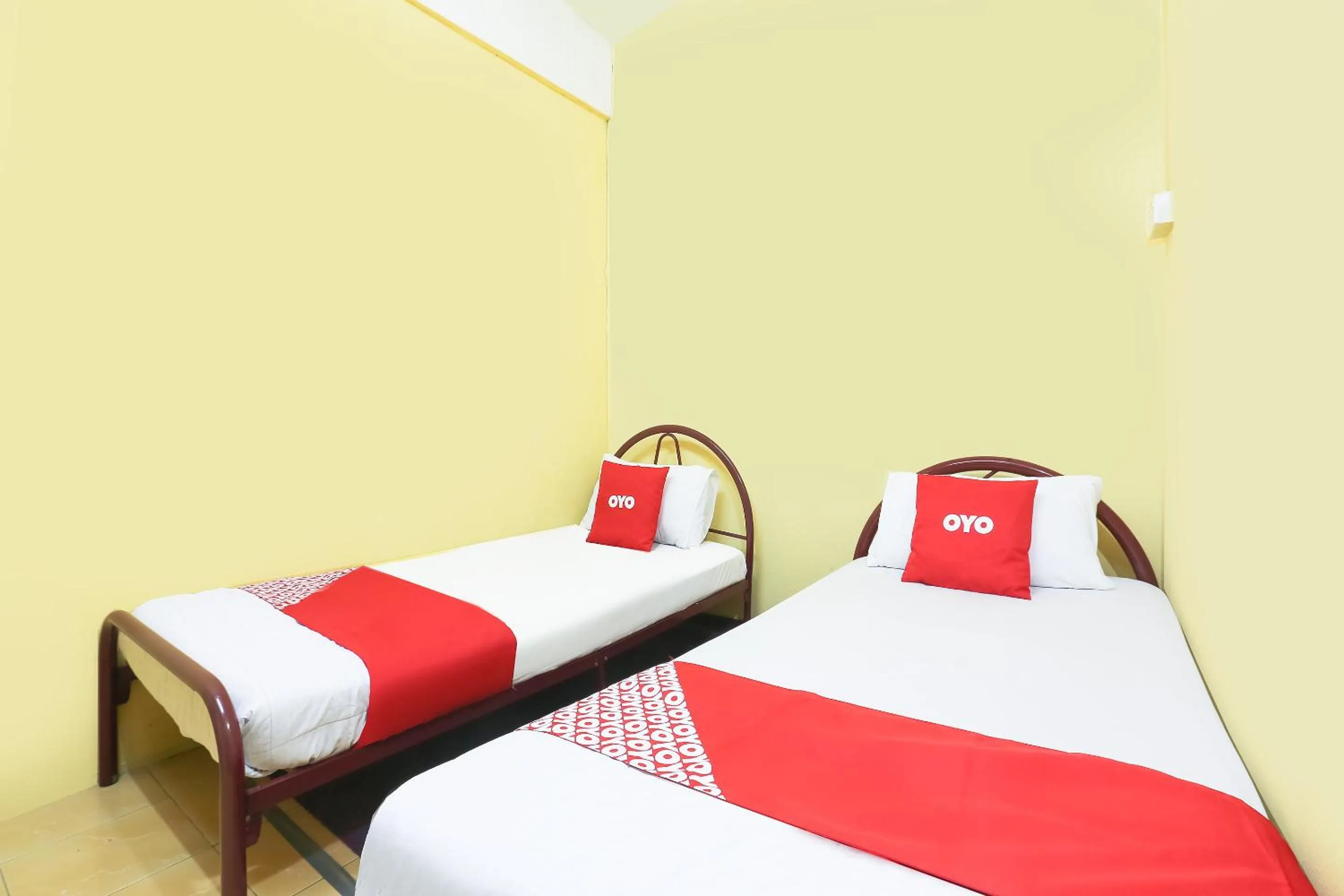 Bedroom in OYO 90321 Hotel Bajet Sri Manal