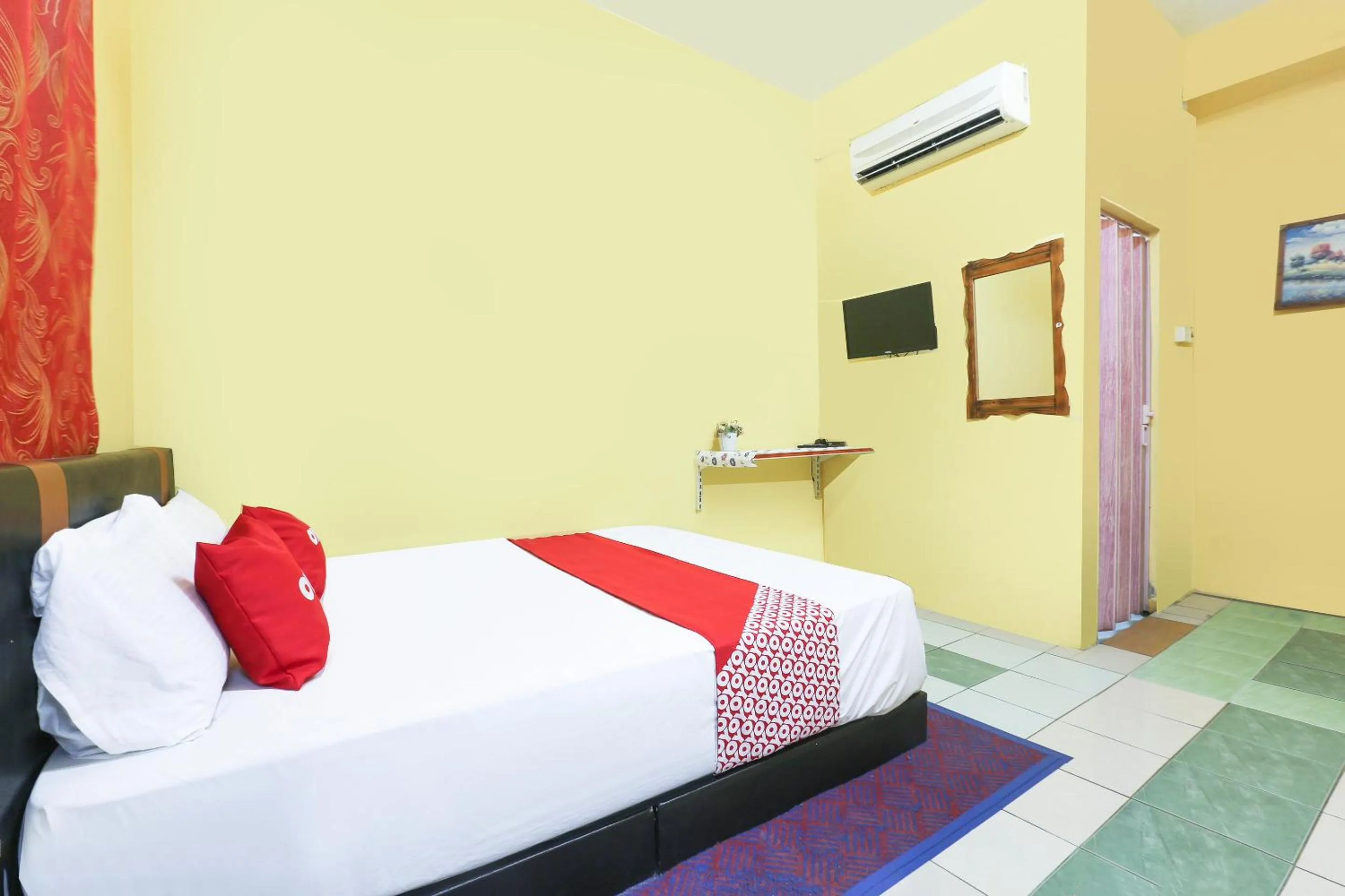 Bedroom in OYO 90321 Hotel Bajet Sri Manal