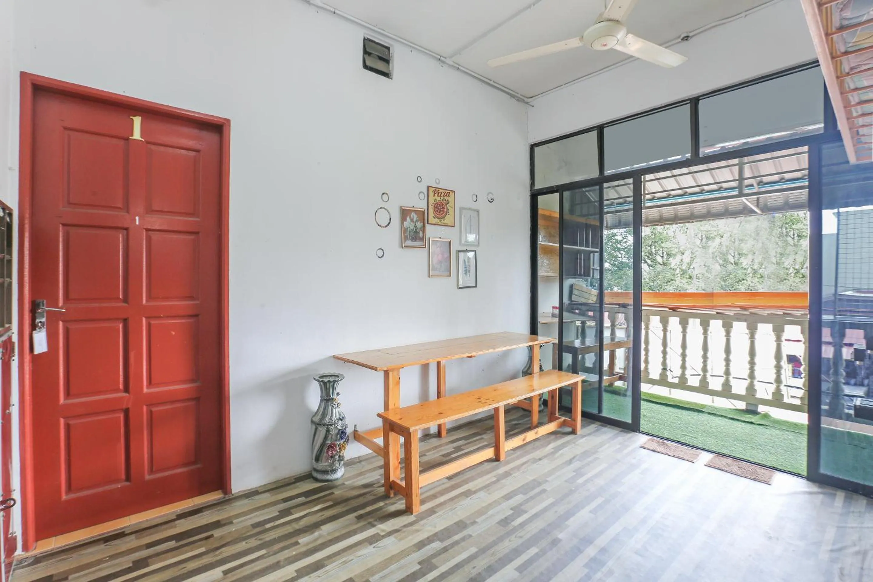 Seating area in OYO 90321 Hotel Bajet Sri Manal