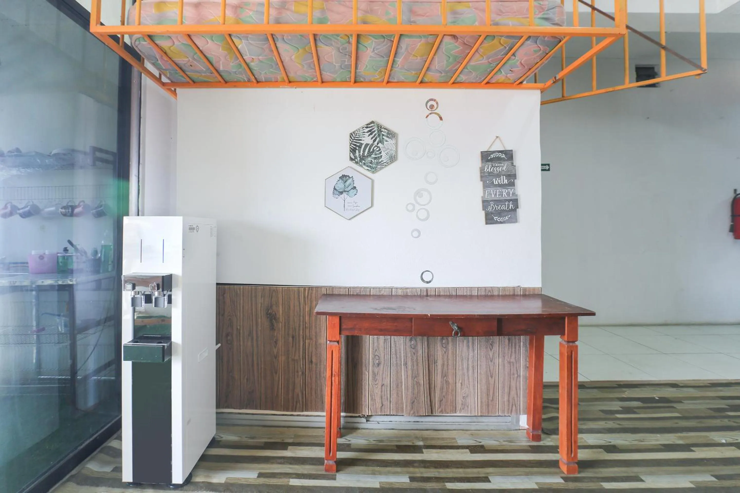 Kitchen/Kitchenette in OYO 90321 Hotel Bajet Sri Manal