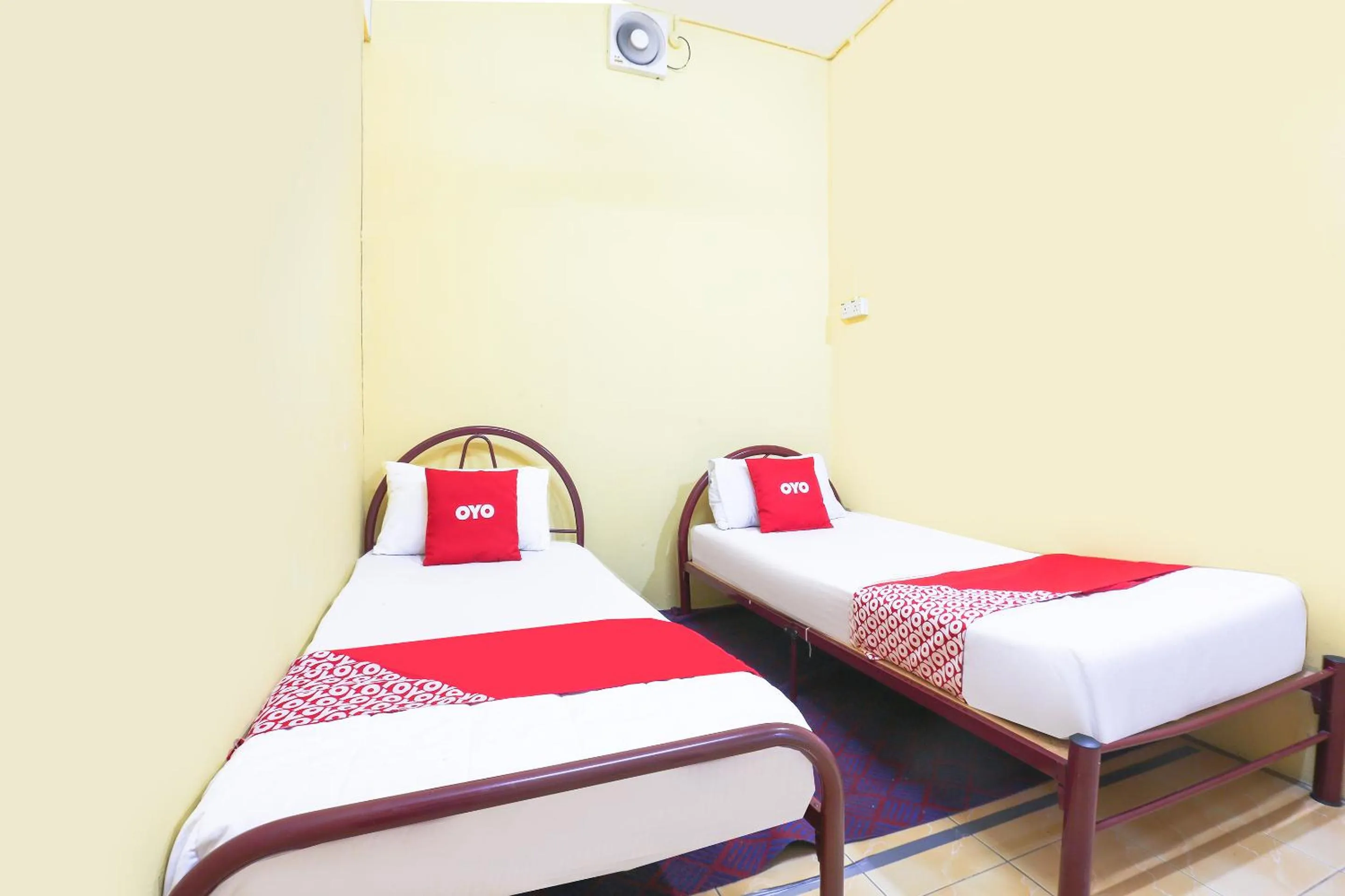 Bedroom in OYO 90321 Hotel Bajet Sri Manal