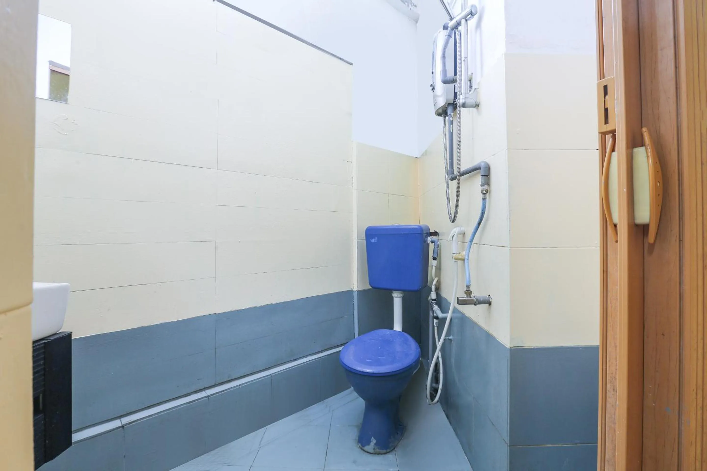 Bathroom in OYO 90321 Hotel Bajet Sri Manal