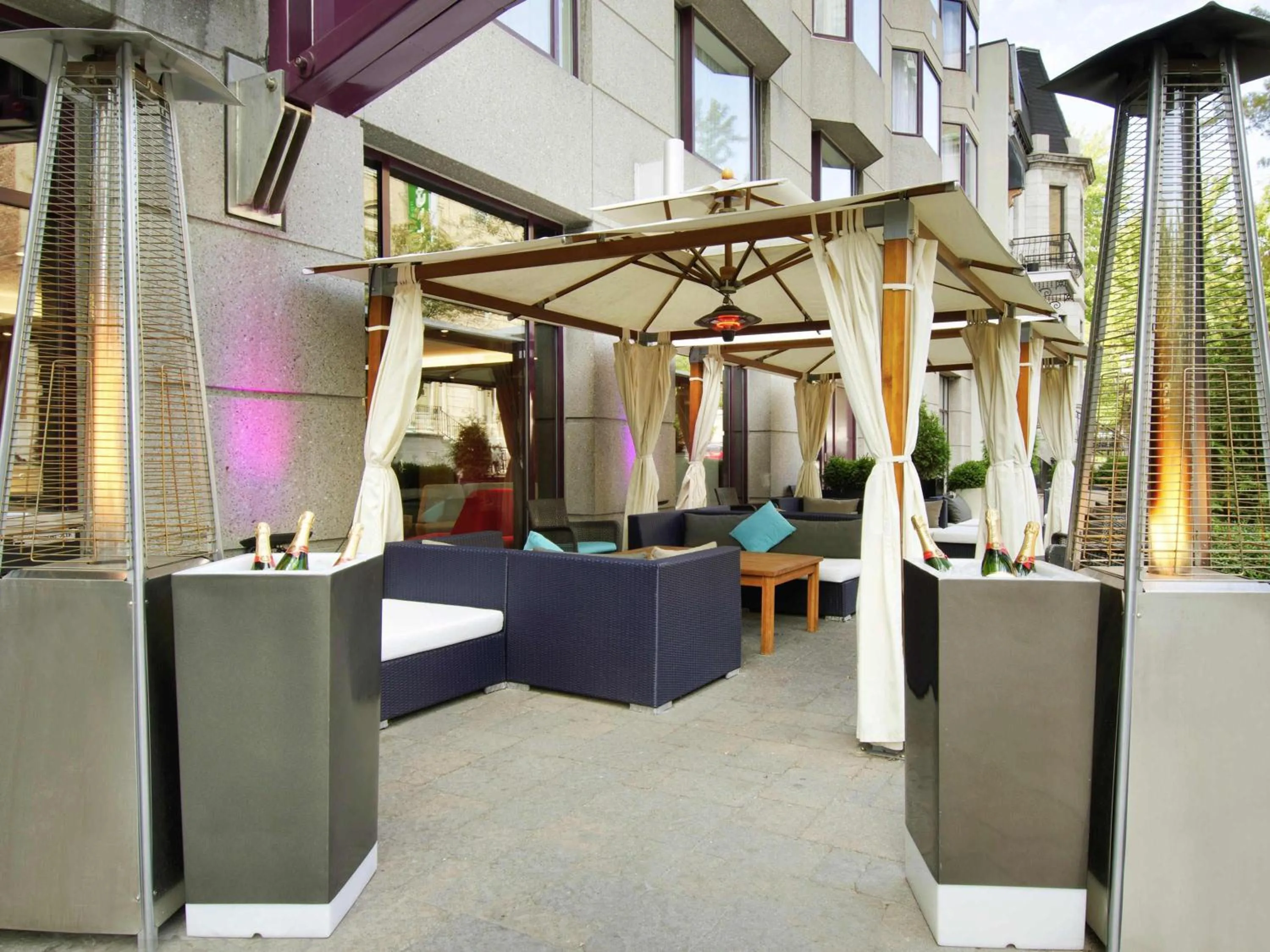 Property building in Novotel Montreal Center