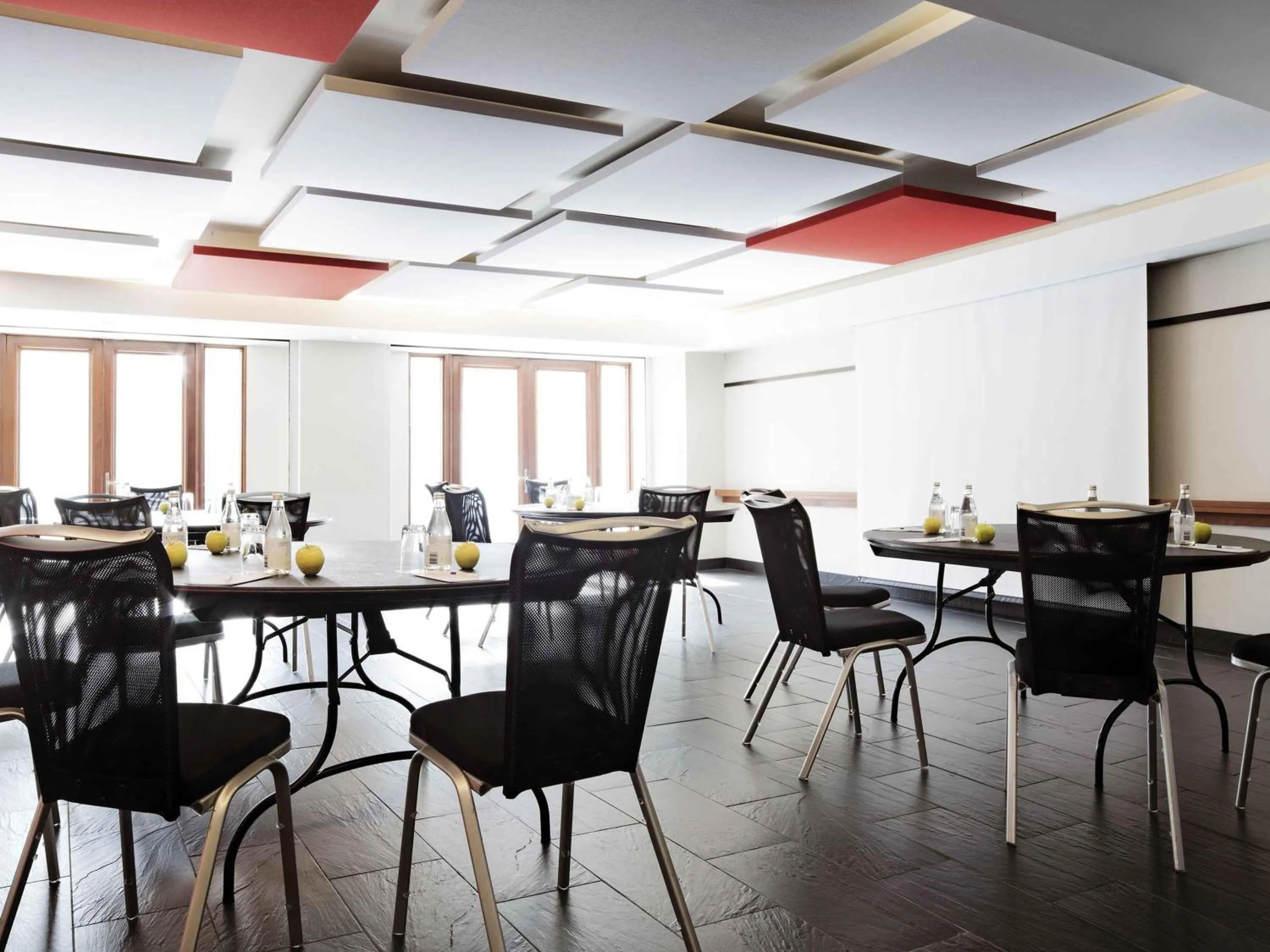 Meeting/conference room in Novotel Montreal Center