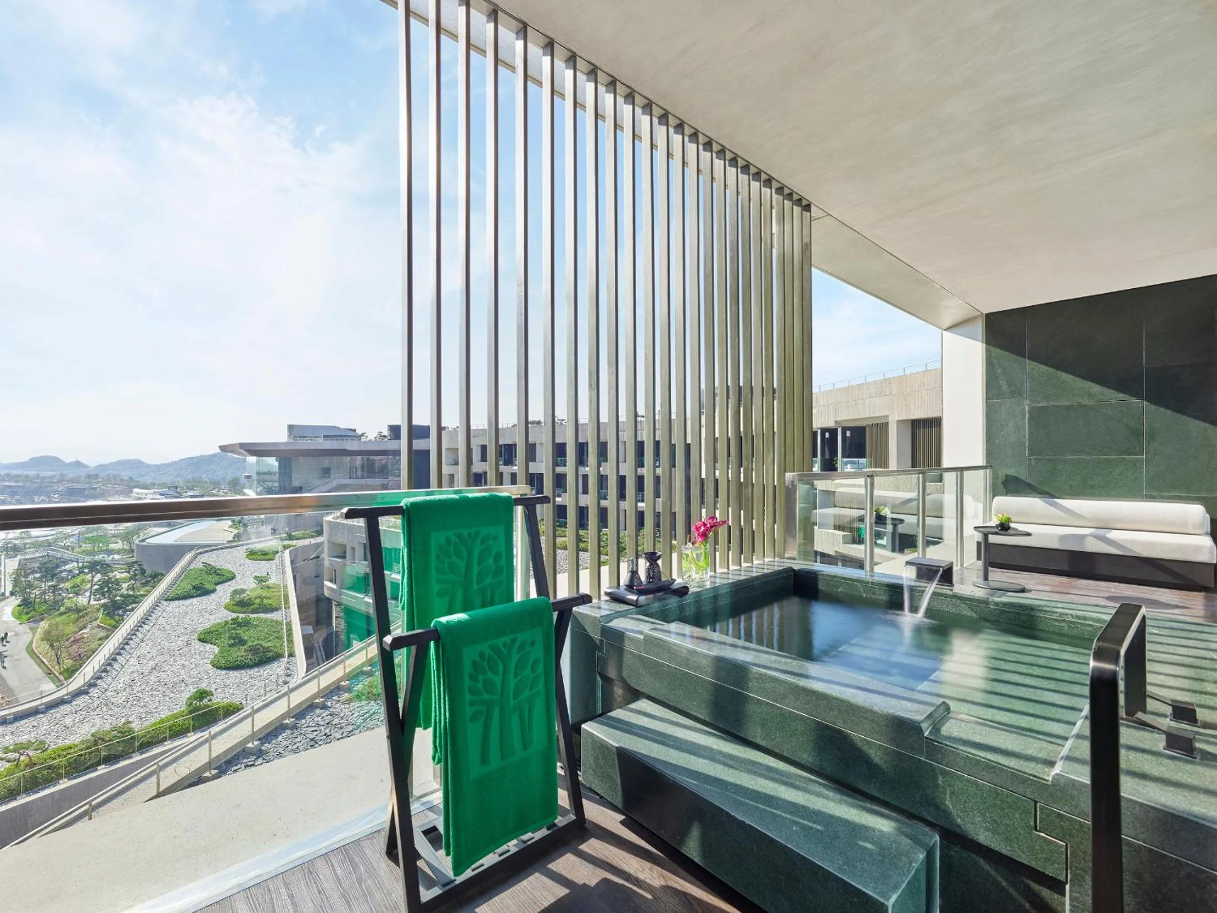 Balcony/Terrace, Swimming Pool in Banyan Tree Nanjing Garden Expo