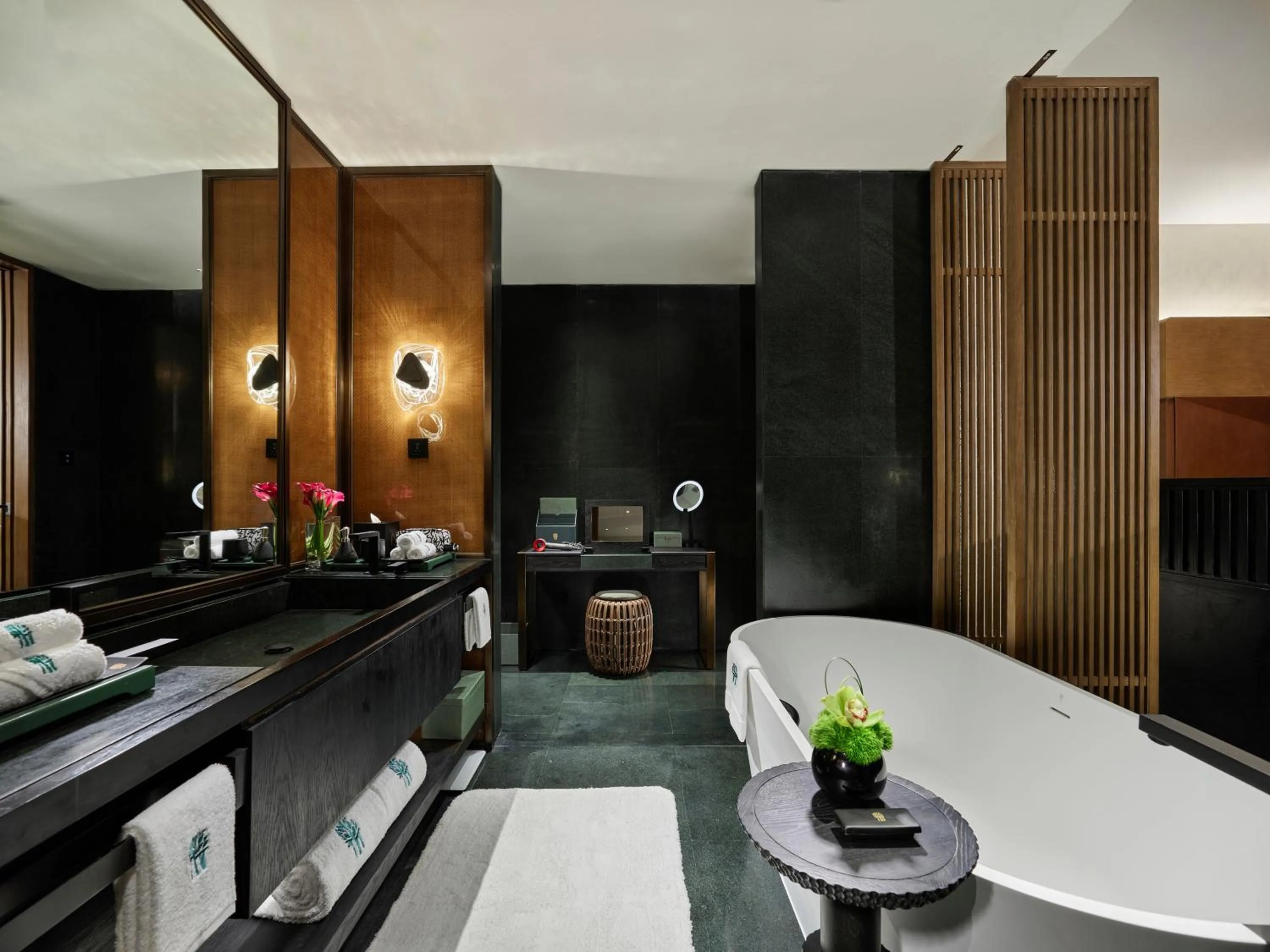 Bathroom, Kitchen/Kitchenette in Banyan Tree Nanjing Garden Expo