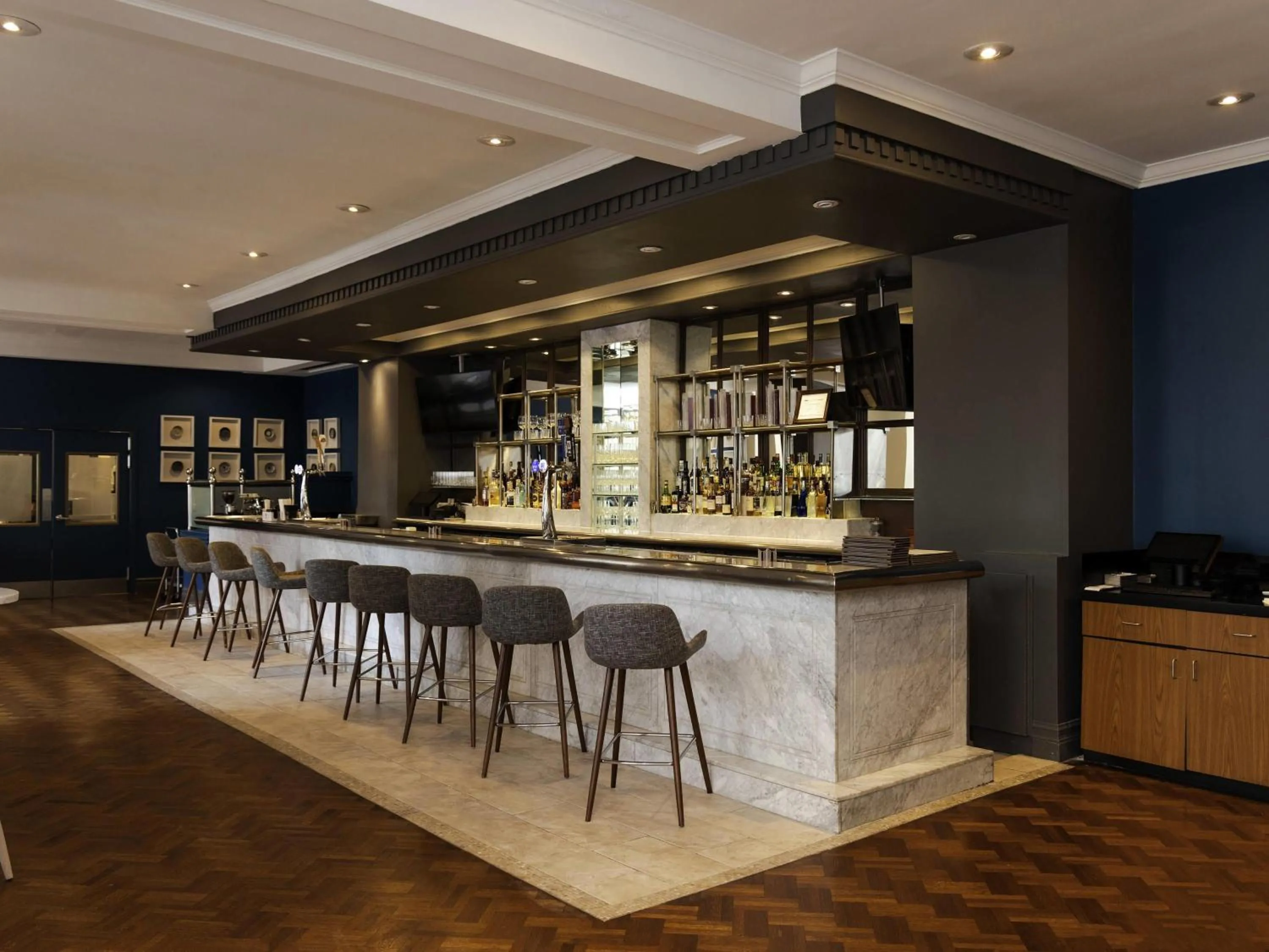 Lounge or bar in The Novotel Toronto Centre