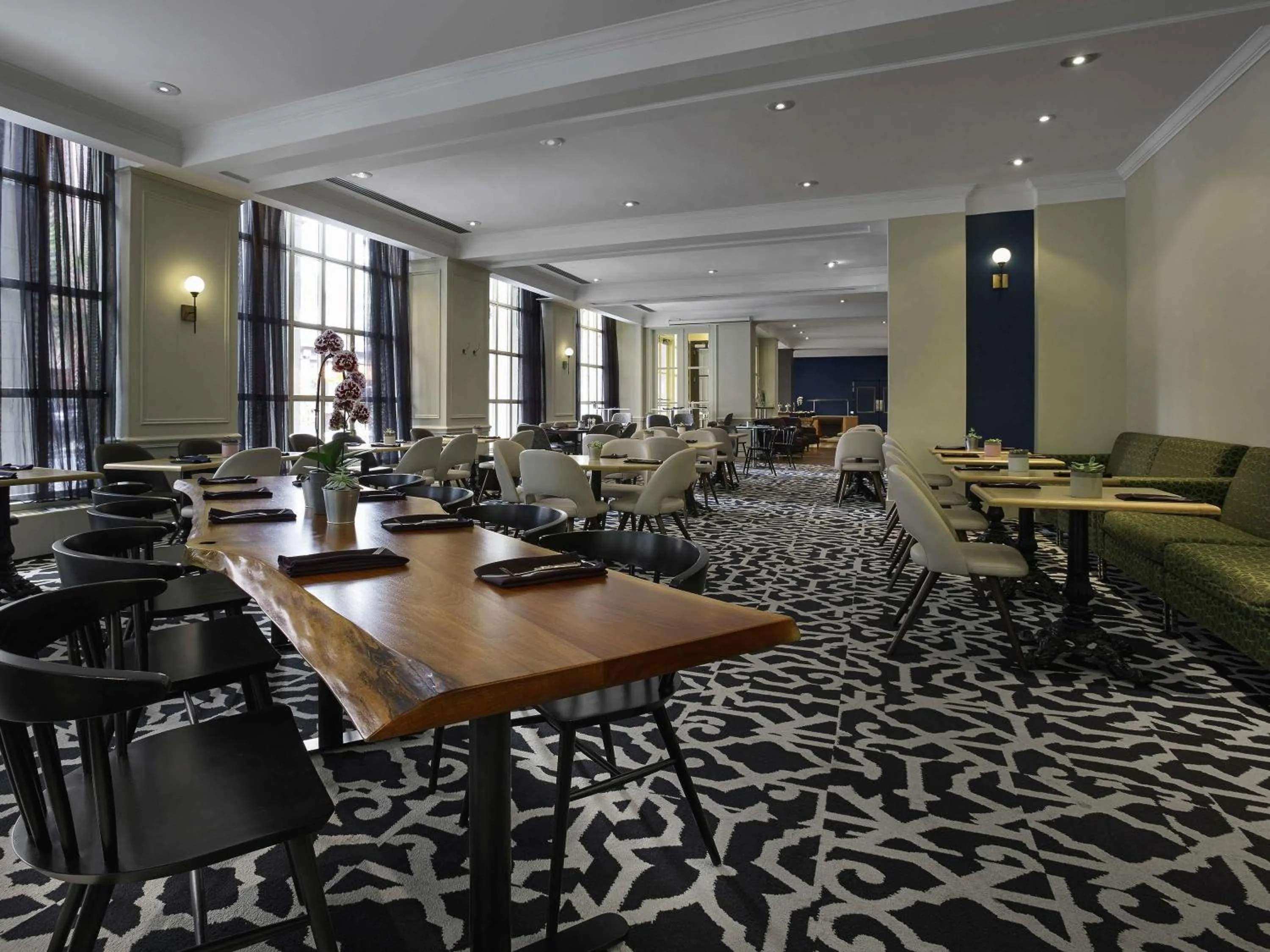 Restaurant/places to eat in The Novotel Toronto Centre