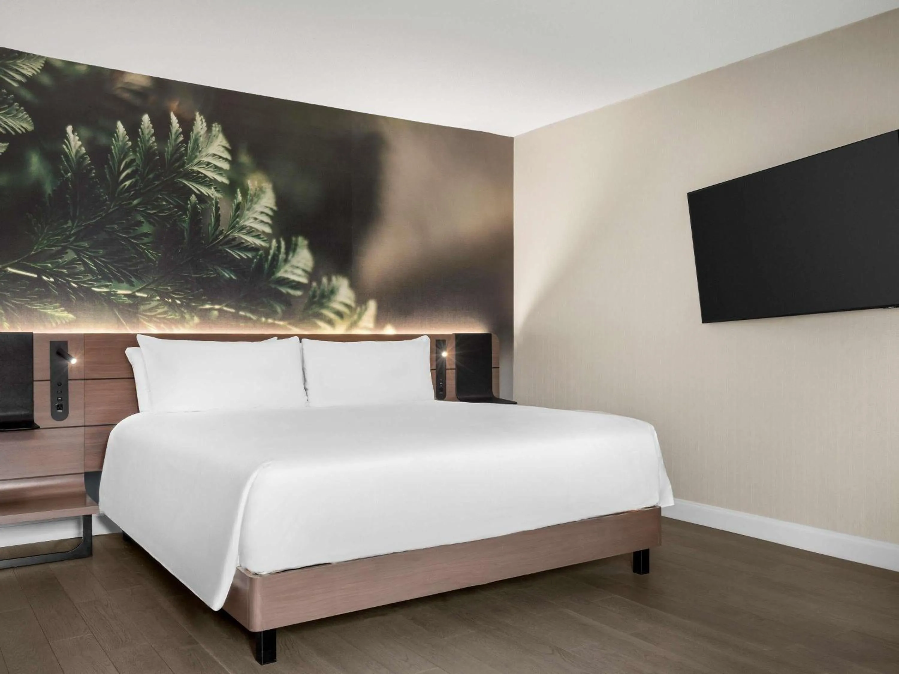 Bedroom, Bed in The Novotel Toronto Centre