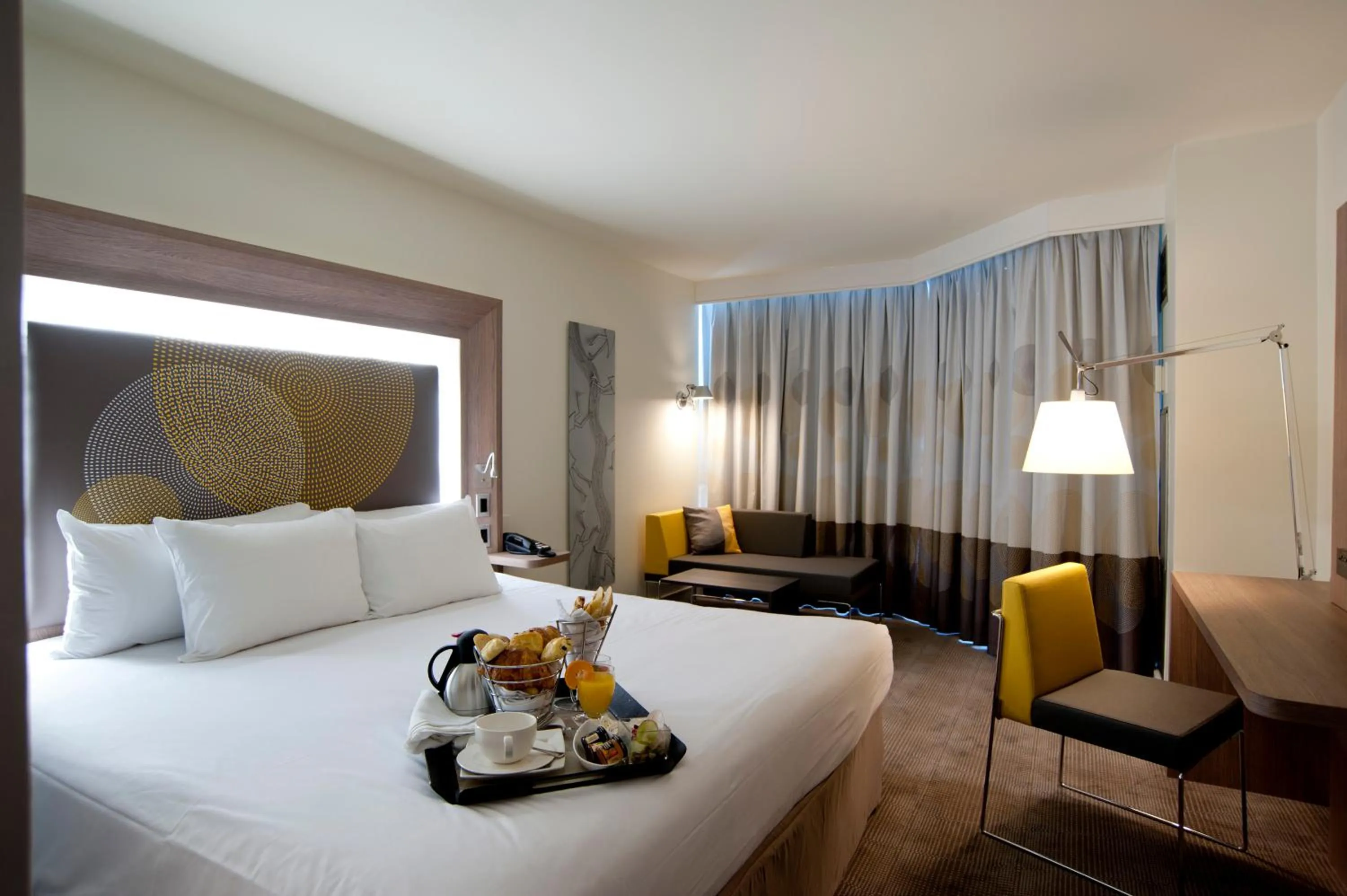 Photo of the whole room, Bed in Novotel Toronto North York