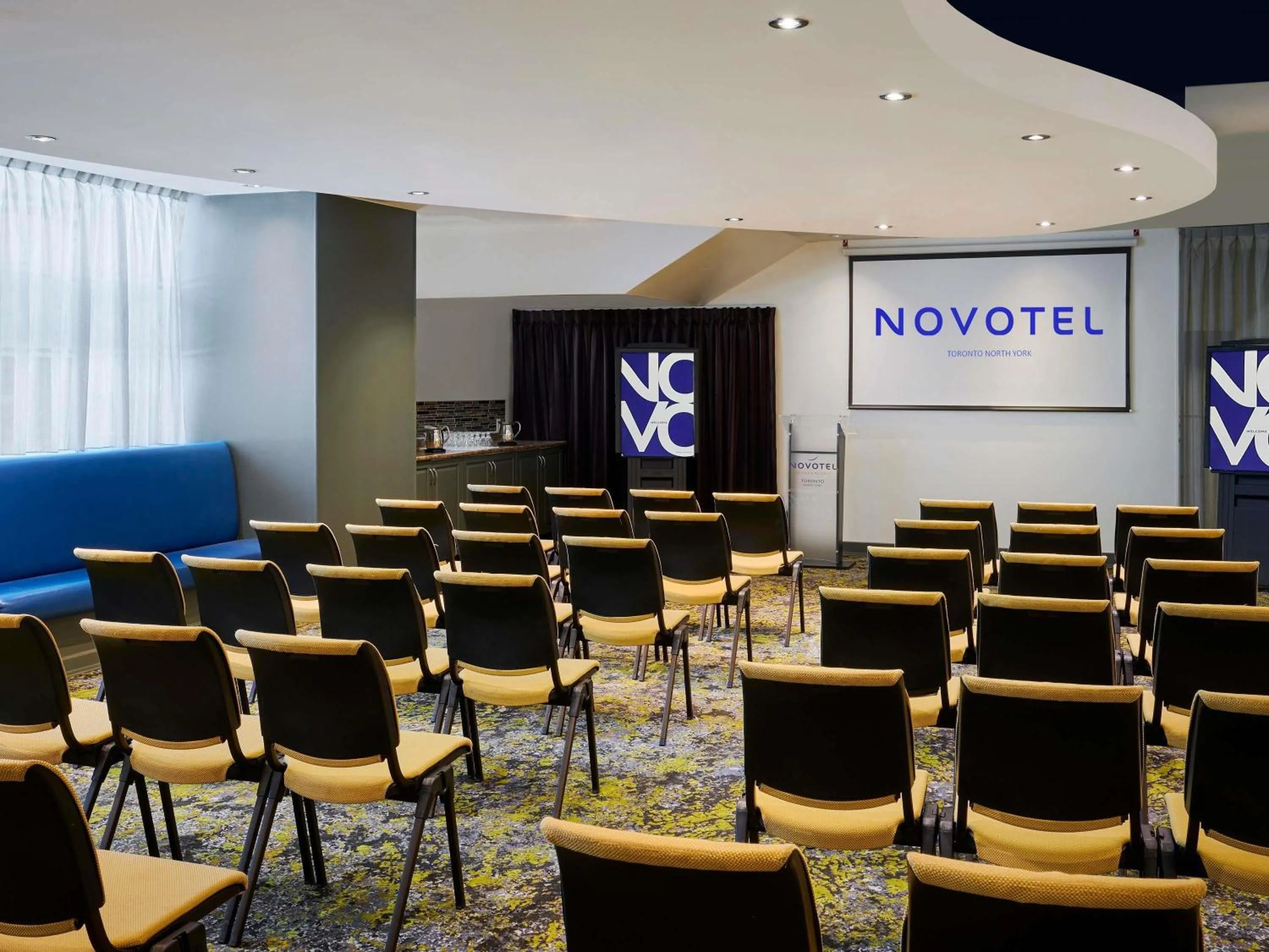 Meeting/conference room in Novotel Toronto North York