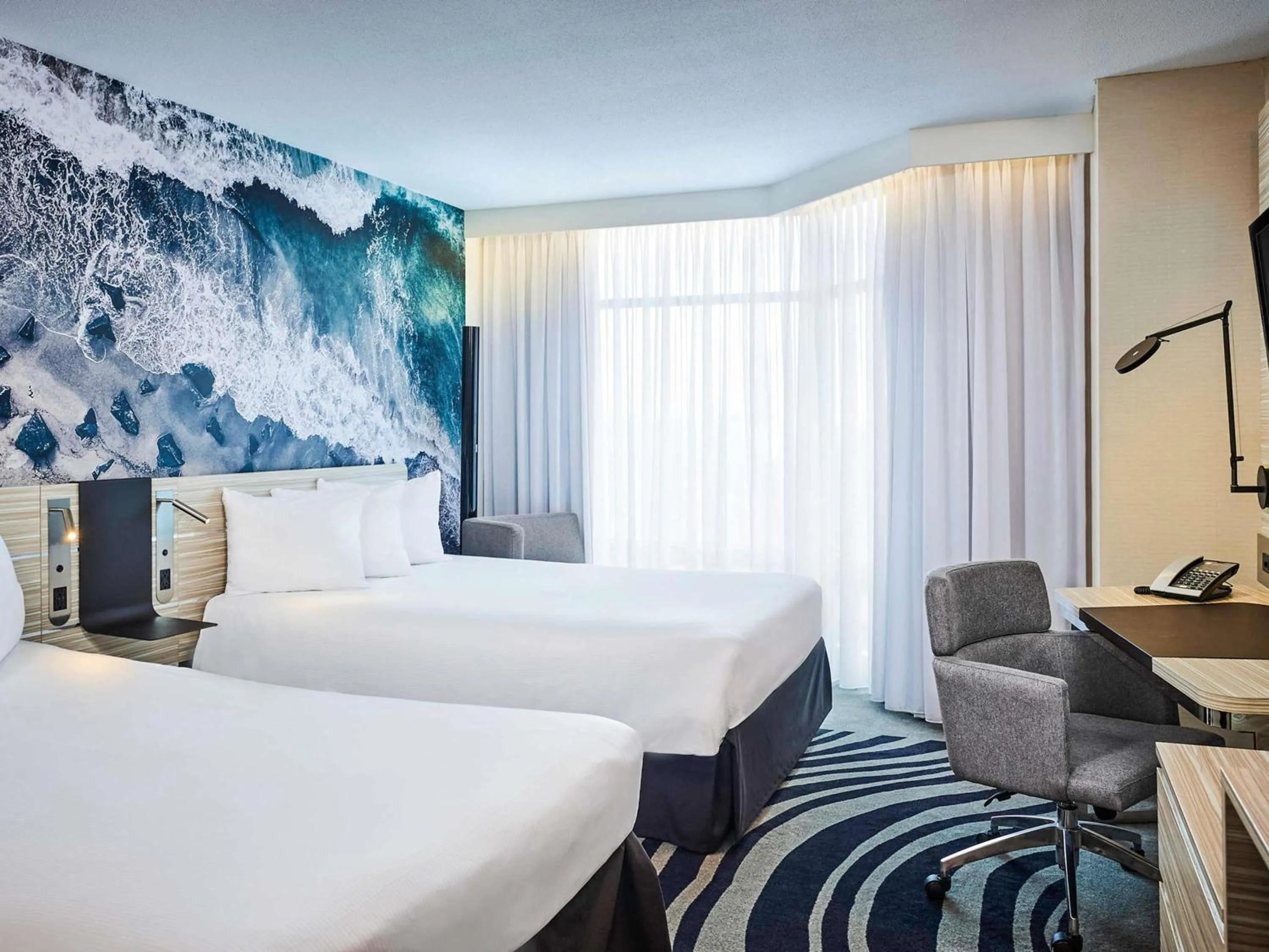 Bedroom, Bed in Novotel Toronto North York