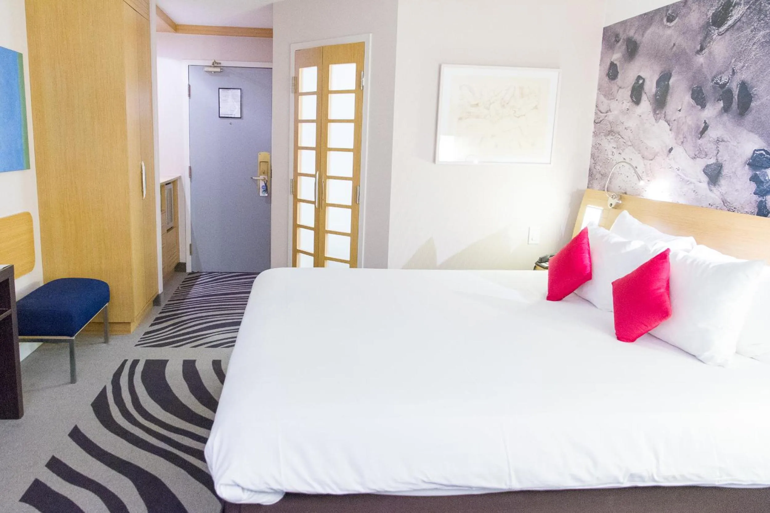 Bed in Novotel Toronto North York