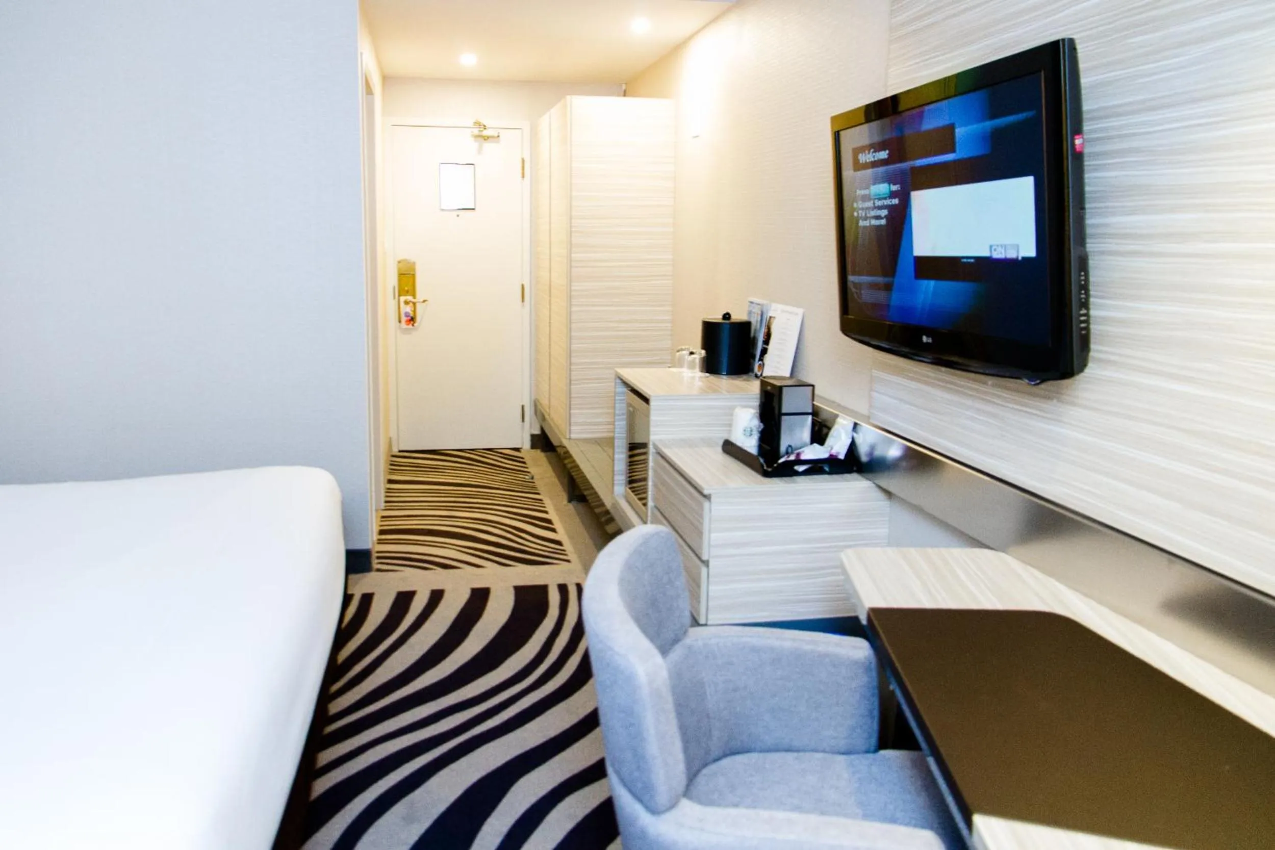 TV and multimedia in Novotel Toronto North York