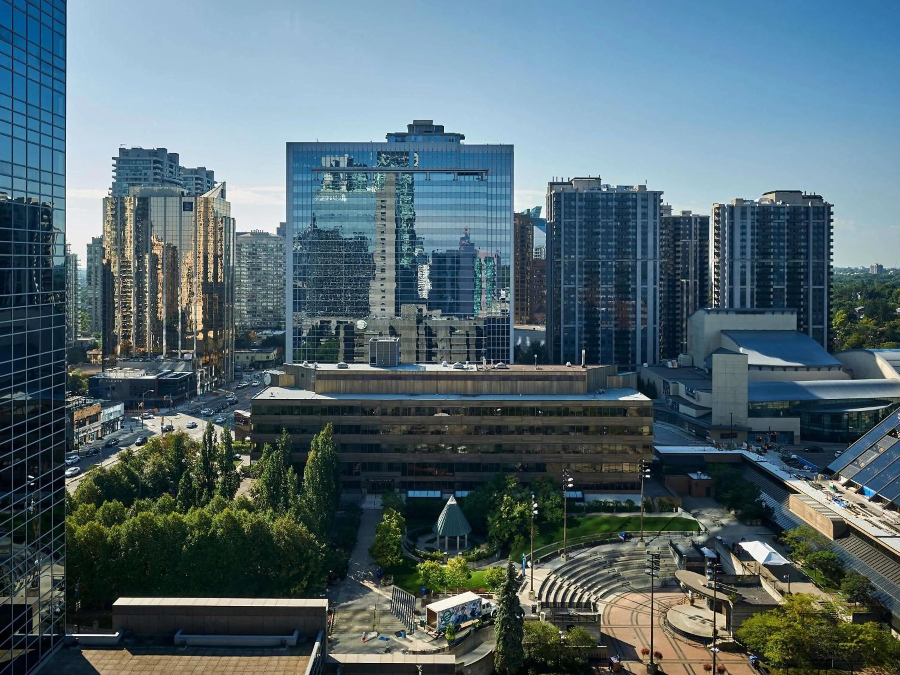 Property building in Novotel Toronto North York