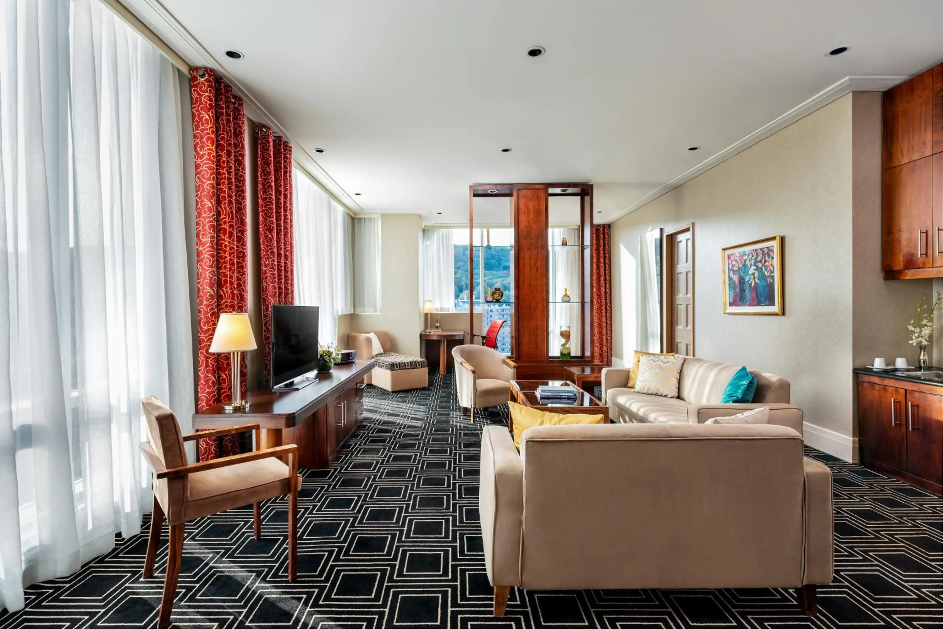 Living room in Sofitel Montreal Golden Mile