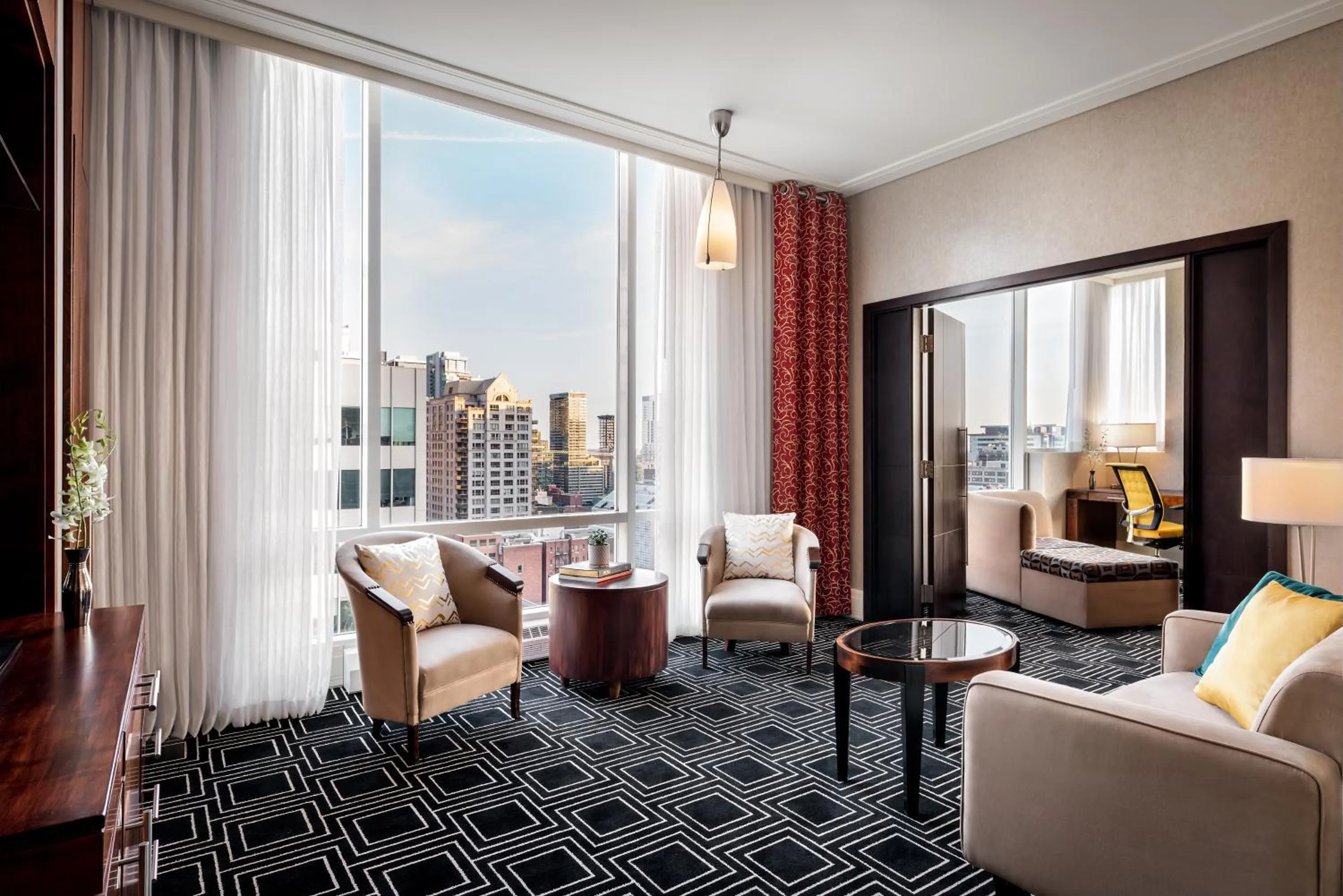 Living room in Sofitel Montreal Golden Mile