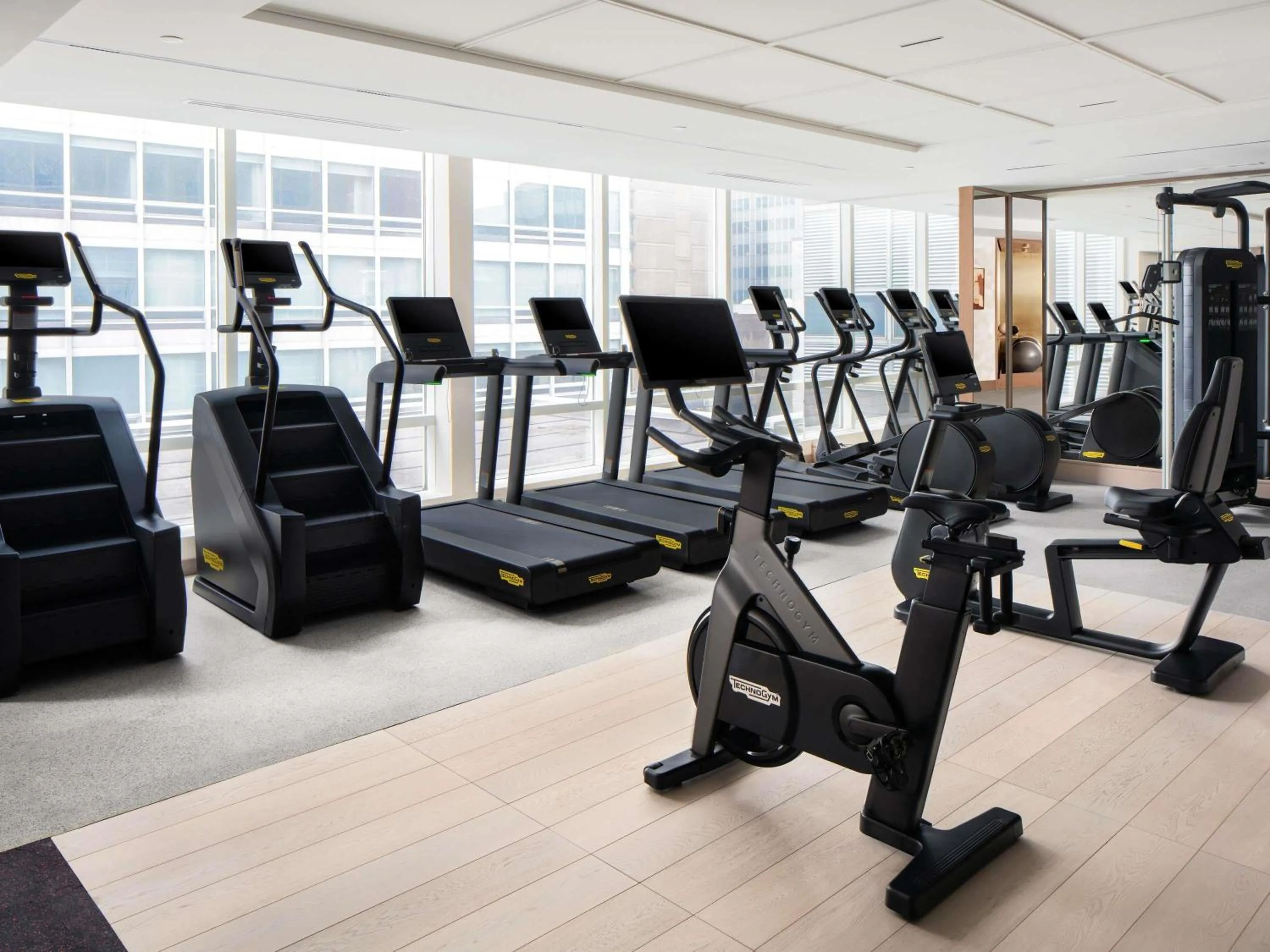 Fitness centre/facilities in Sofitel Montreal Golden Mile
