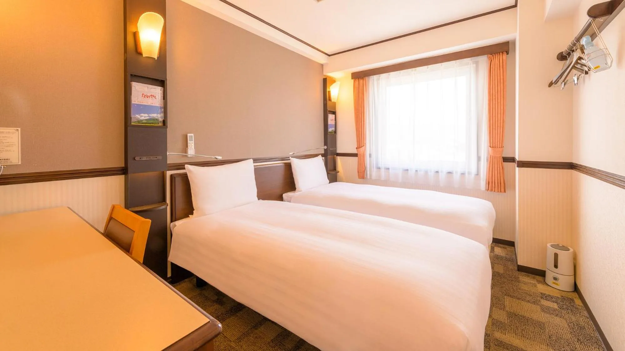 Bedroom, Bed in Toyoko Inn Hon-atsugi-eki Minami-guchi