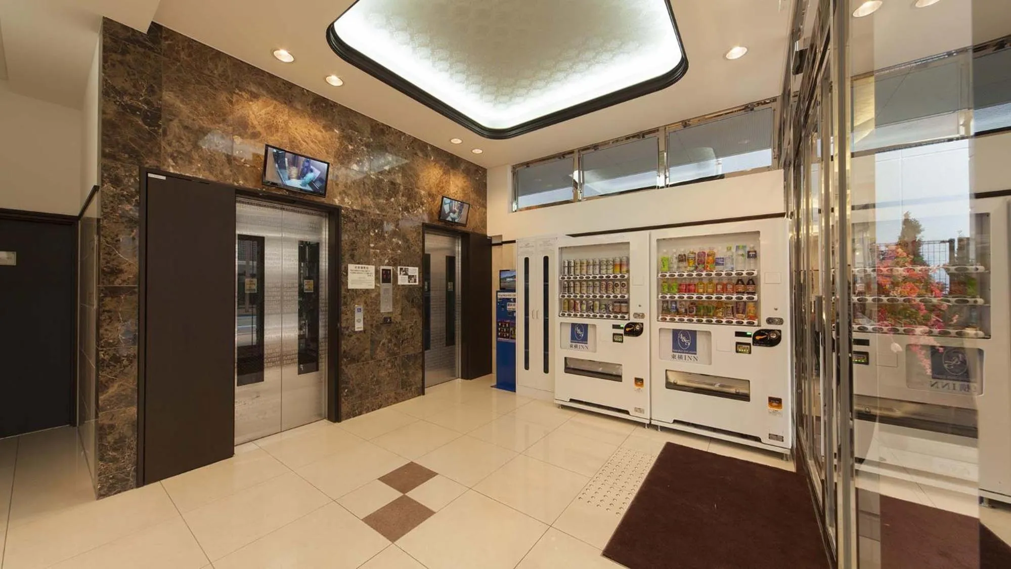 vending machine in Toyoko Inn Hon-atsugi-eki Minami-guchi