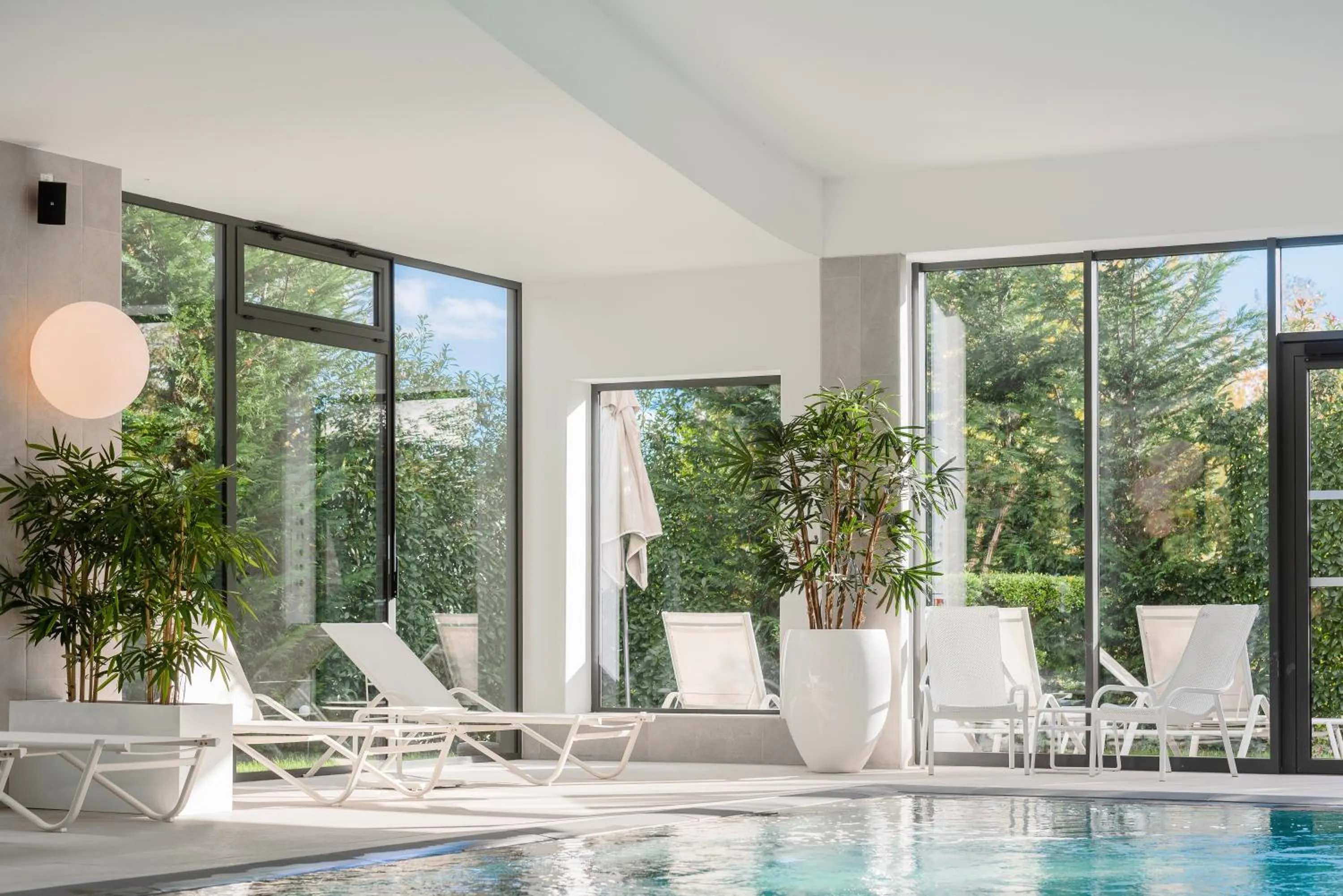 Swimming pool in GOLDEN TULIP LYON OUEST TECHLID Hotel & Spa